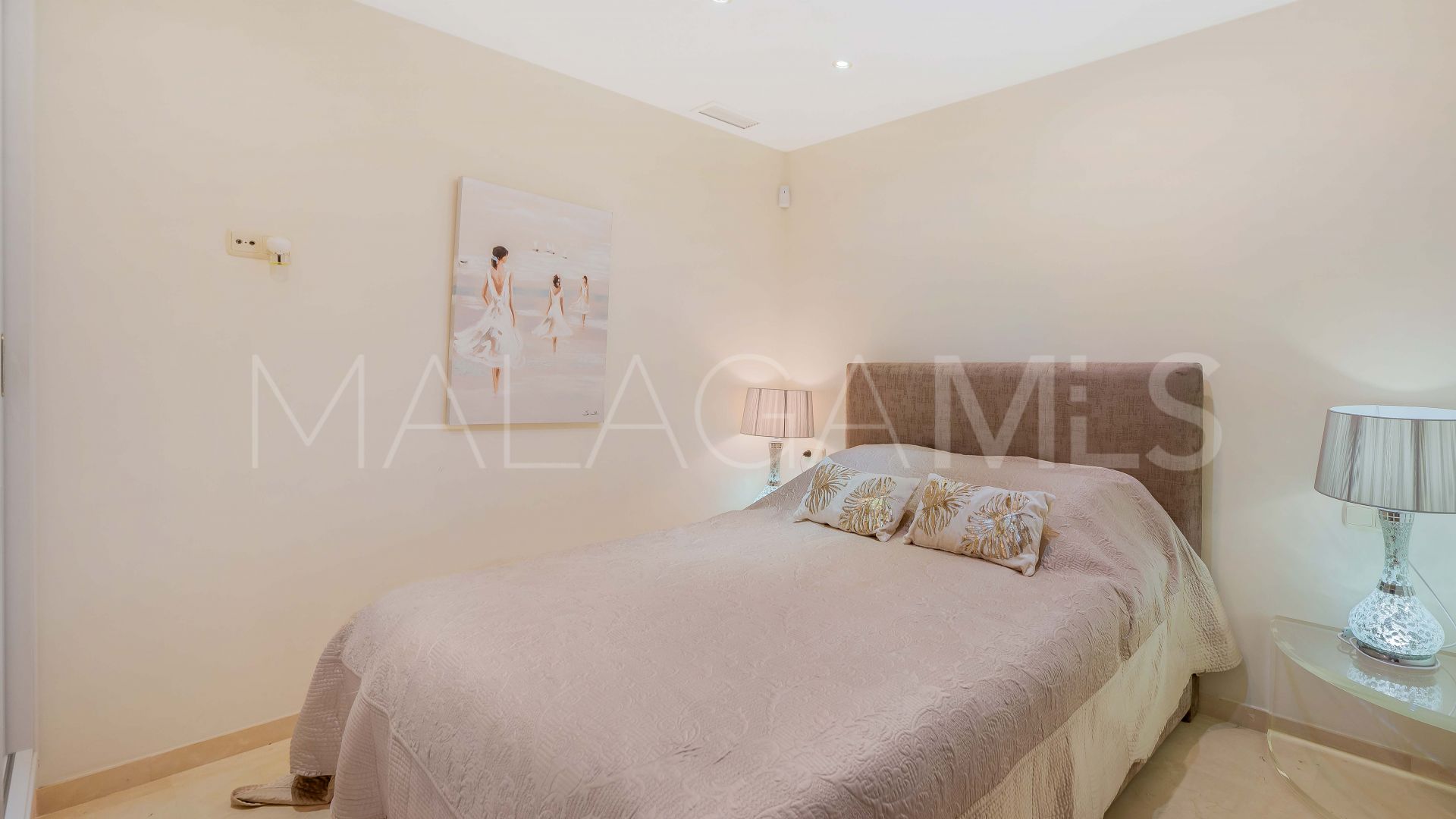 Hus i byn for sale in Elviria