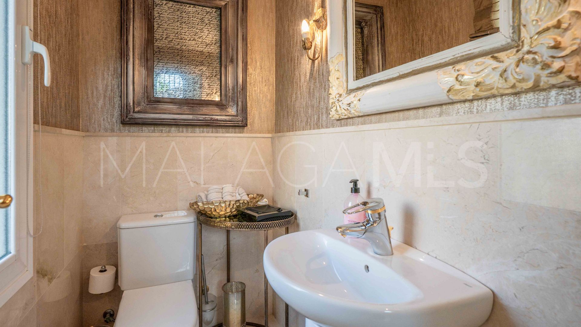 Hus i byn for sale in Elviria