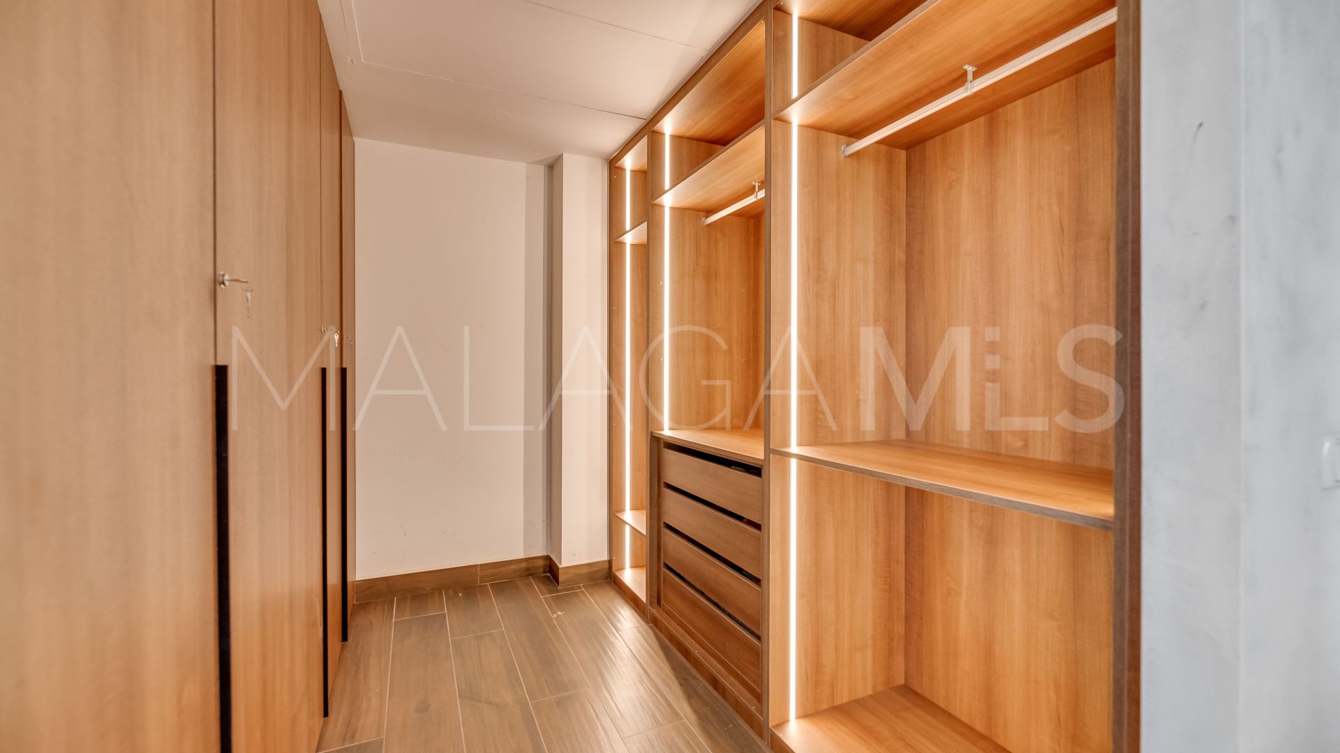 Villa for sale in Elviria