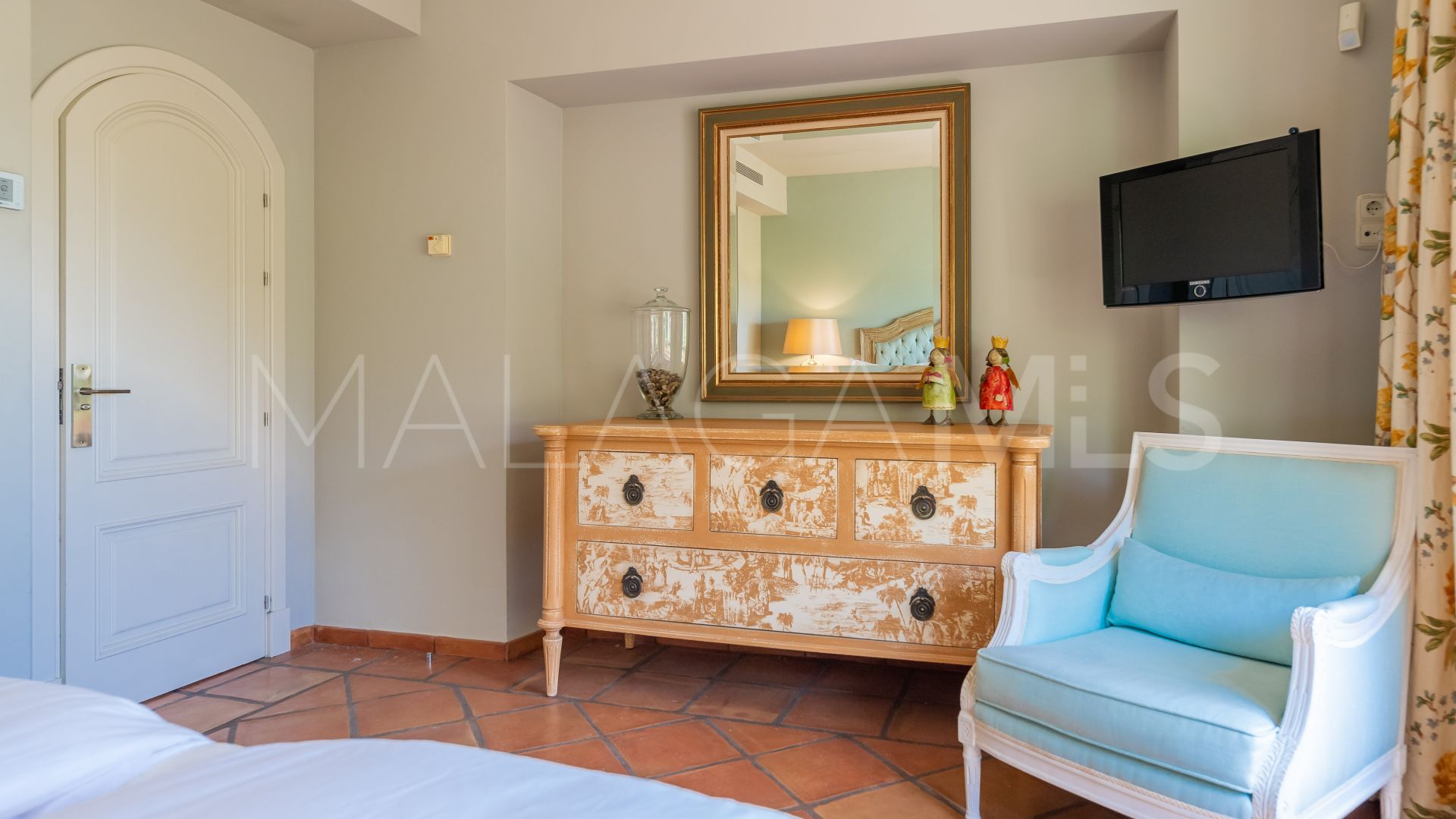 Villa for sale in Elviria