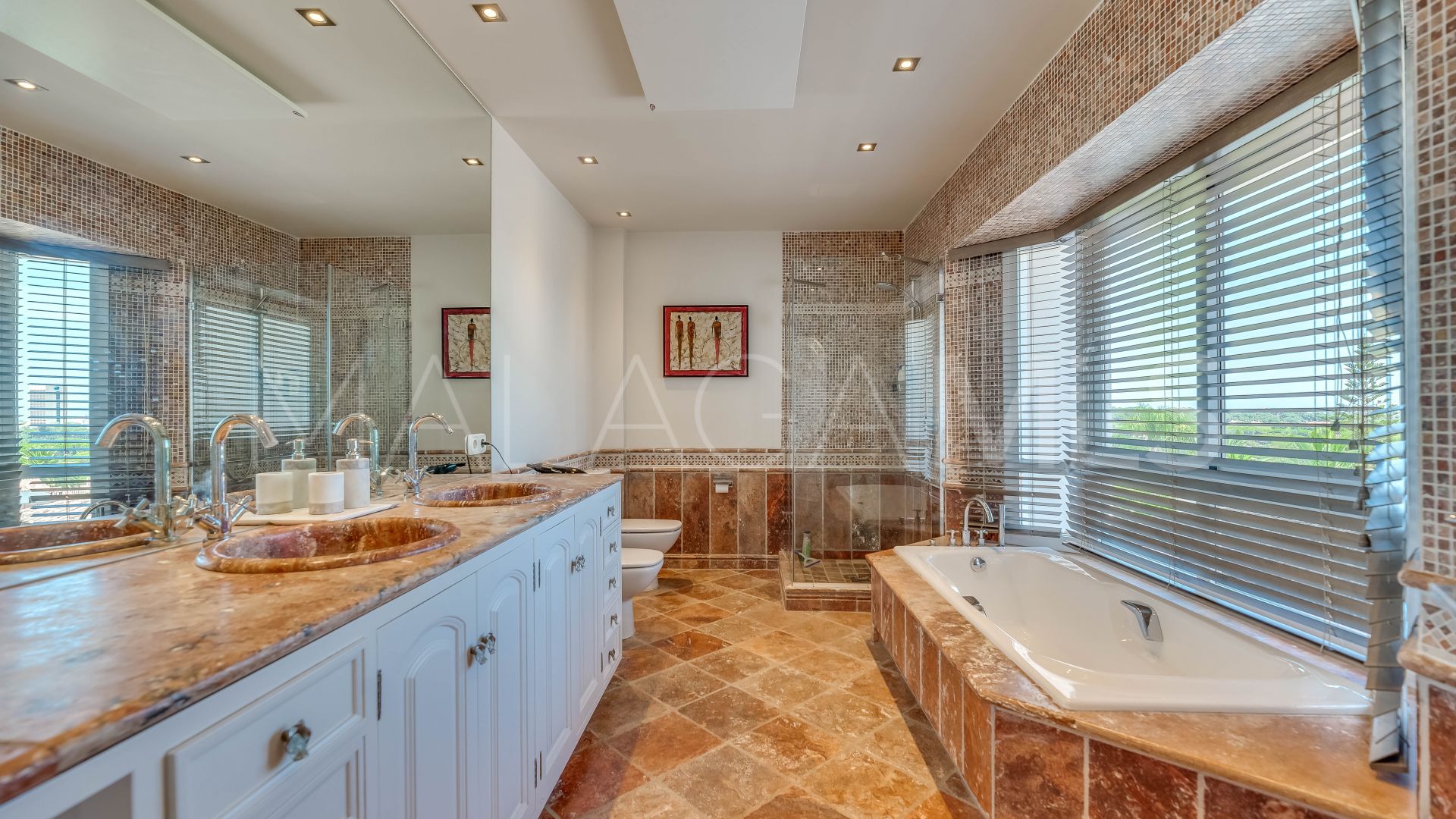 Villa for sale in Elviria