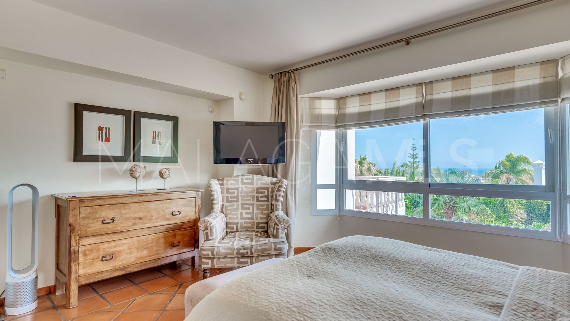 Villa for sale in Elviria