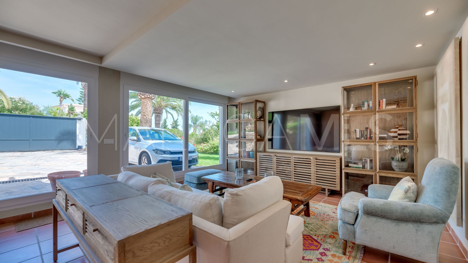 Villa for sale in Elviria