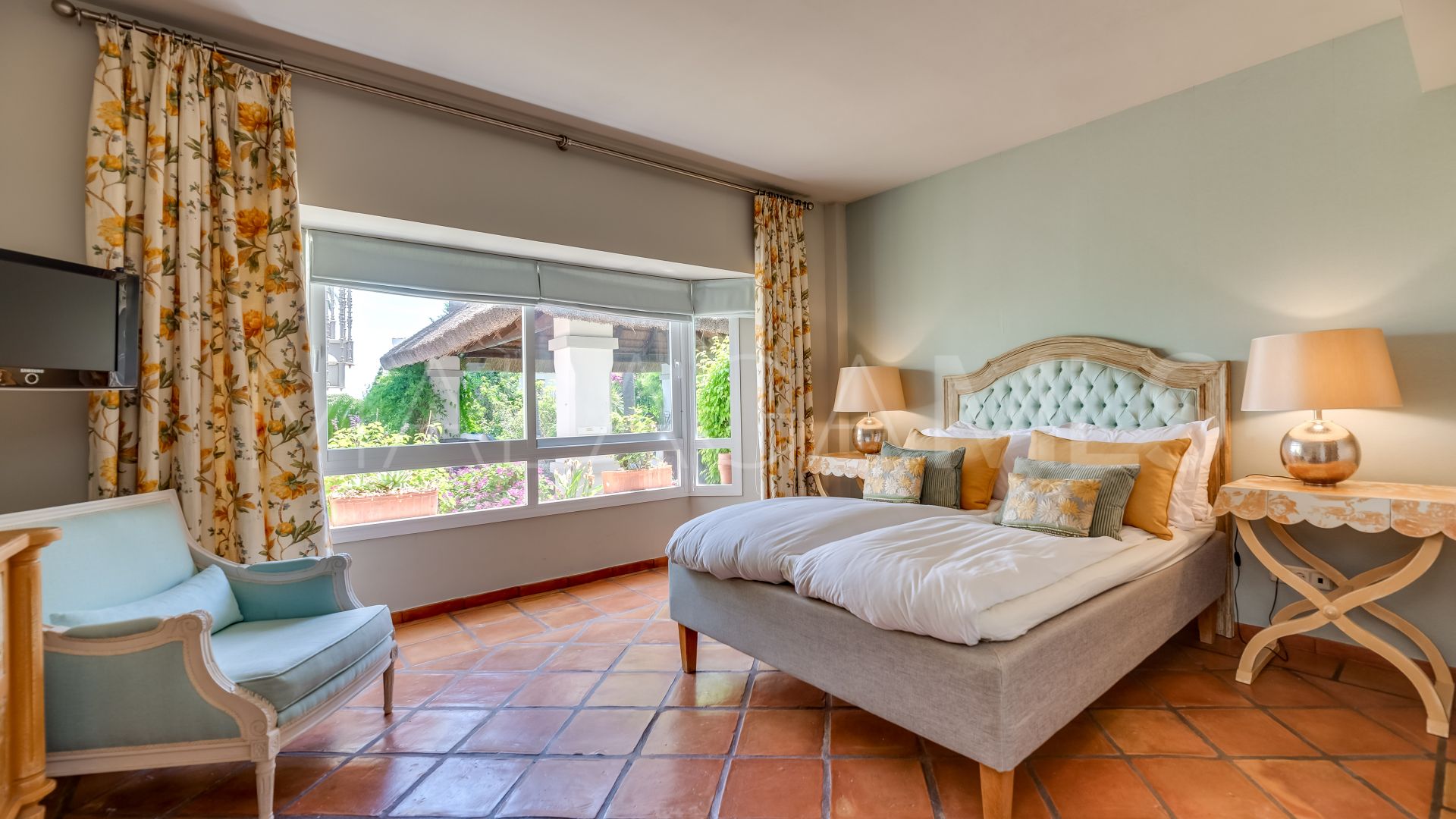 Villa for sale in Elviria