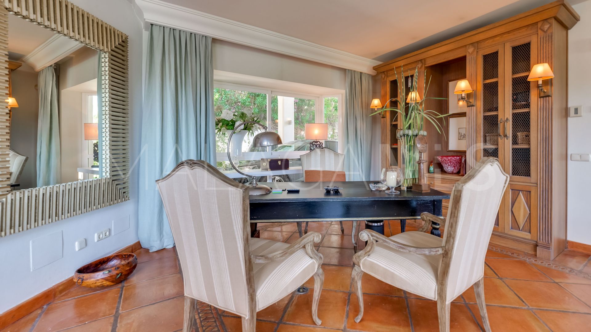 Villa for sale in Elviria