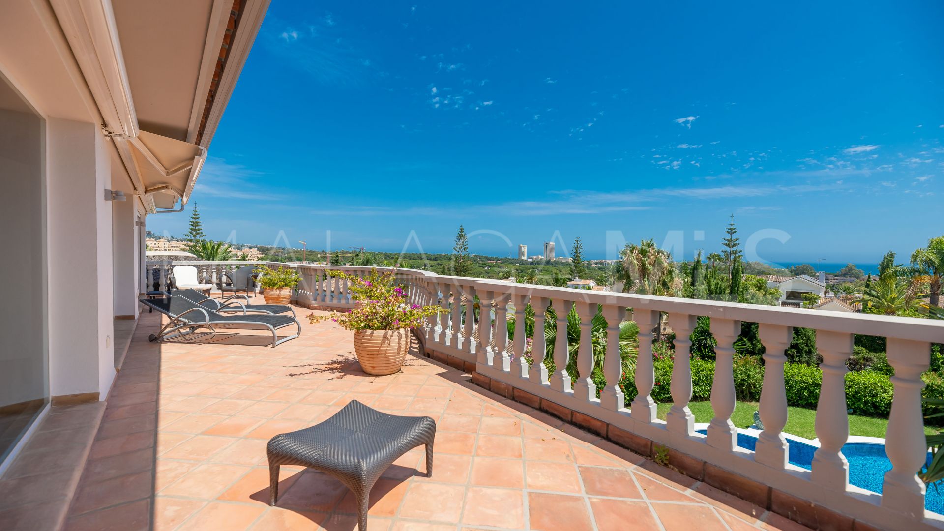 Villa for sale in Elviria