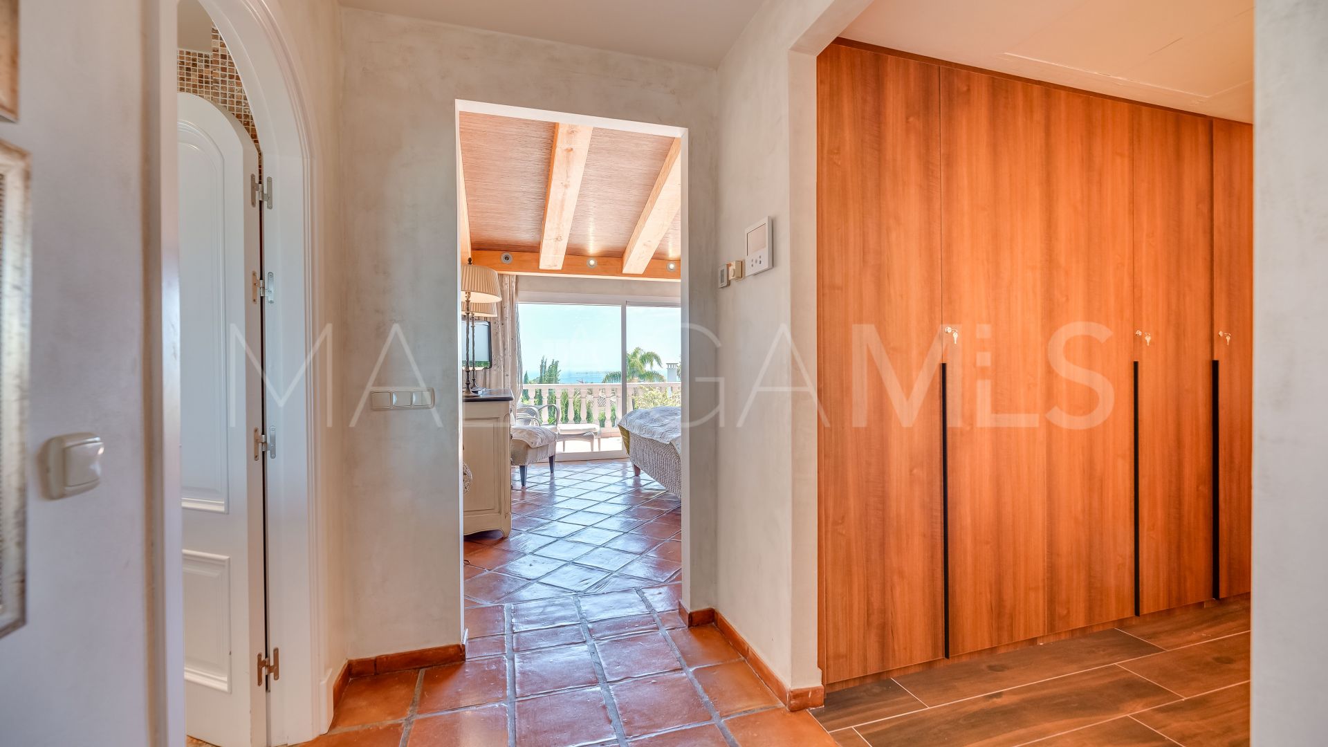 Villa for sale in Elviria