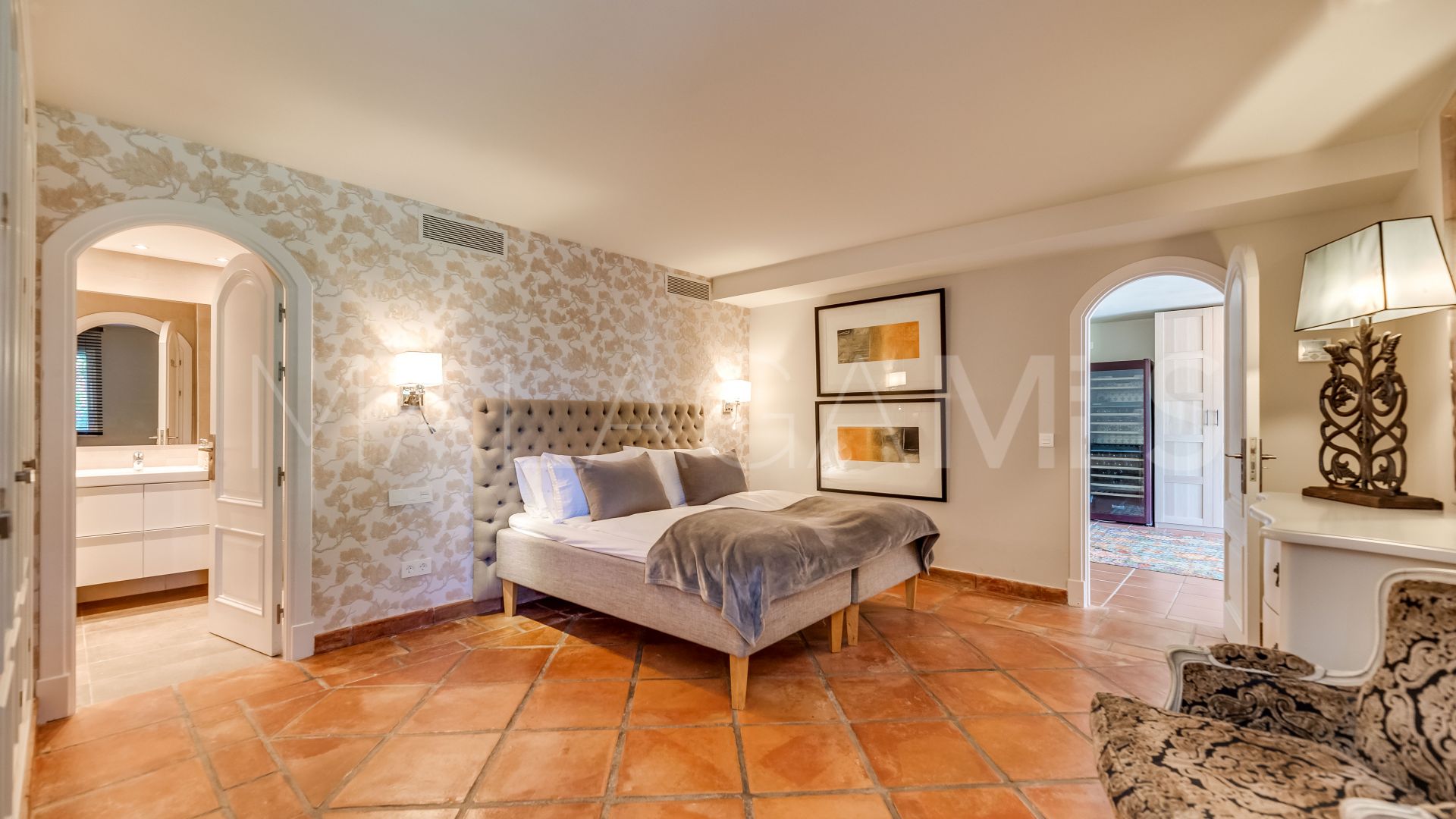 Villa for sale in Elviria