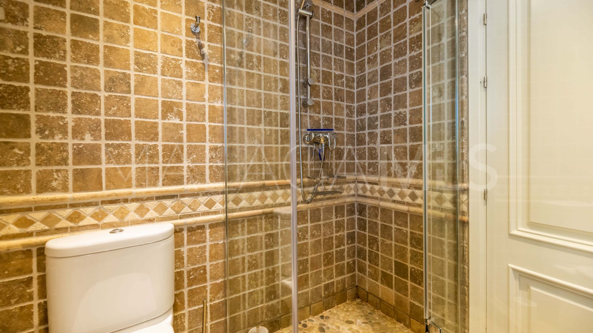 Villa for sale in Elviria