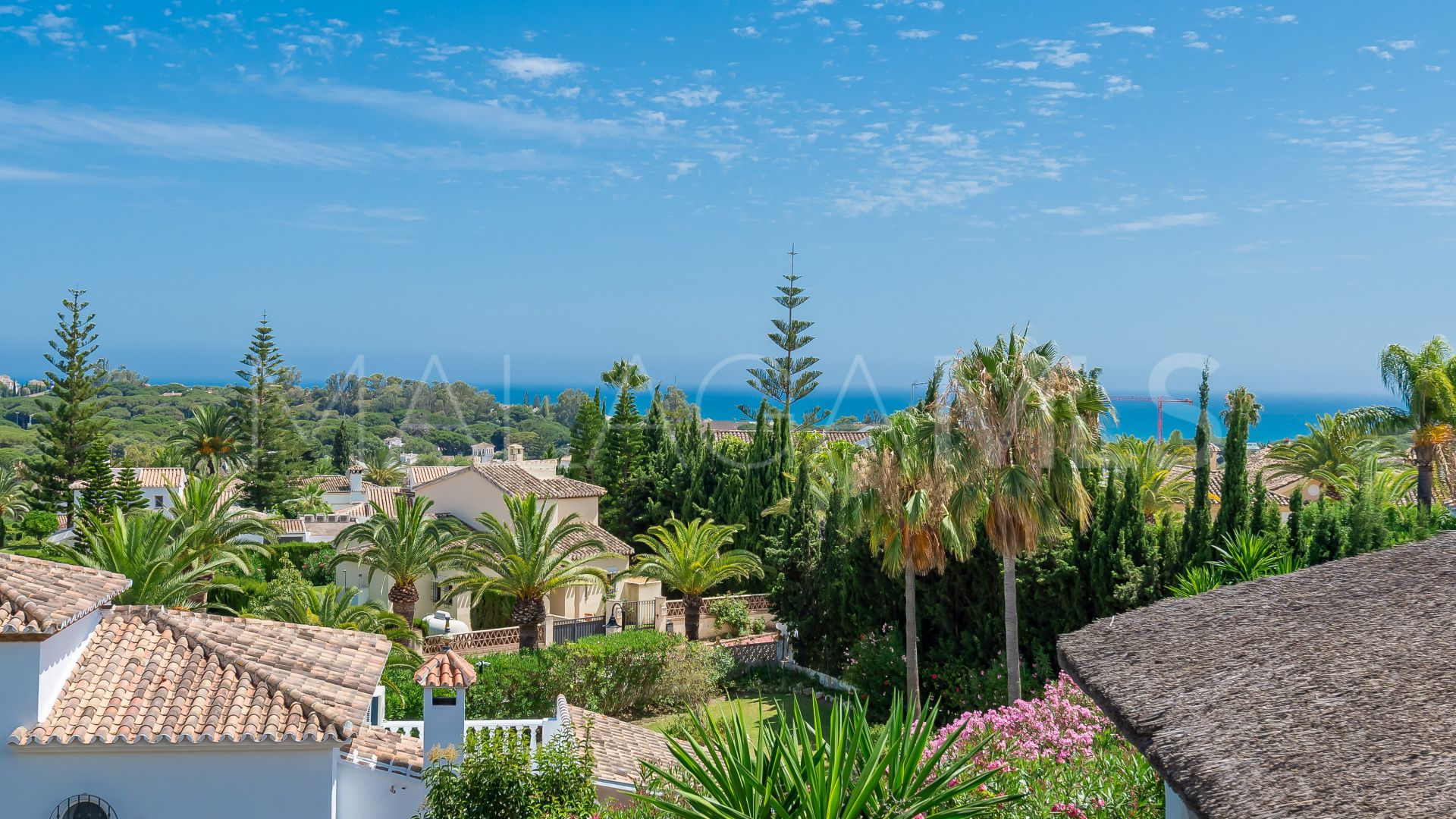 Villa for sale in Elviria