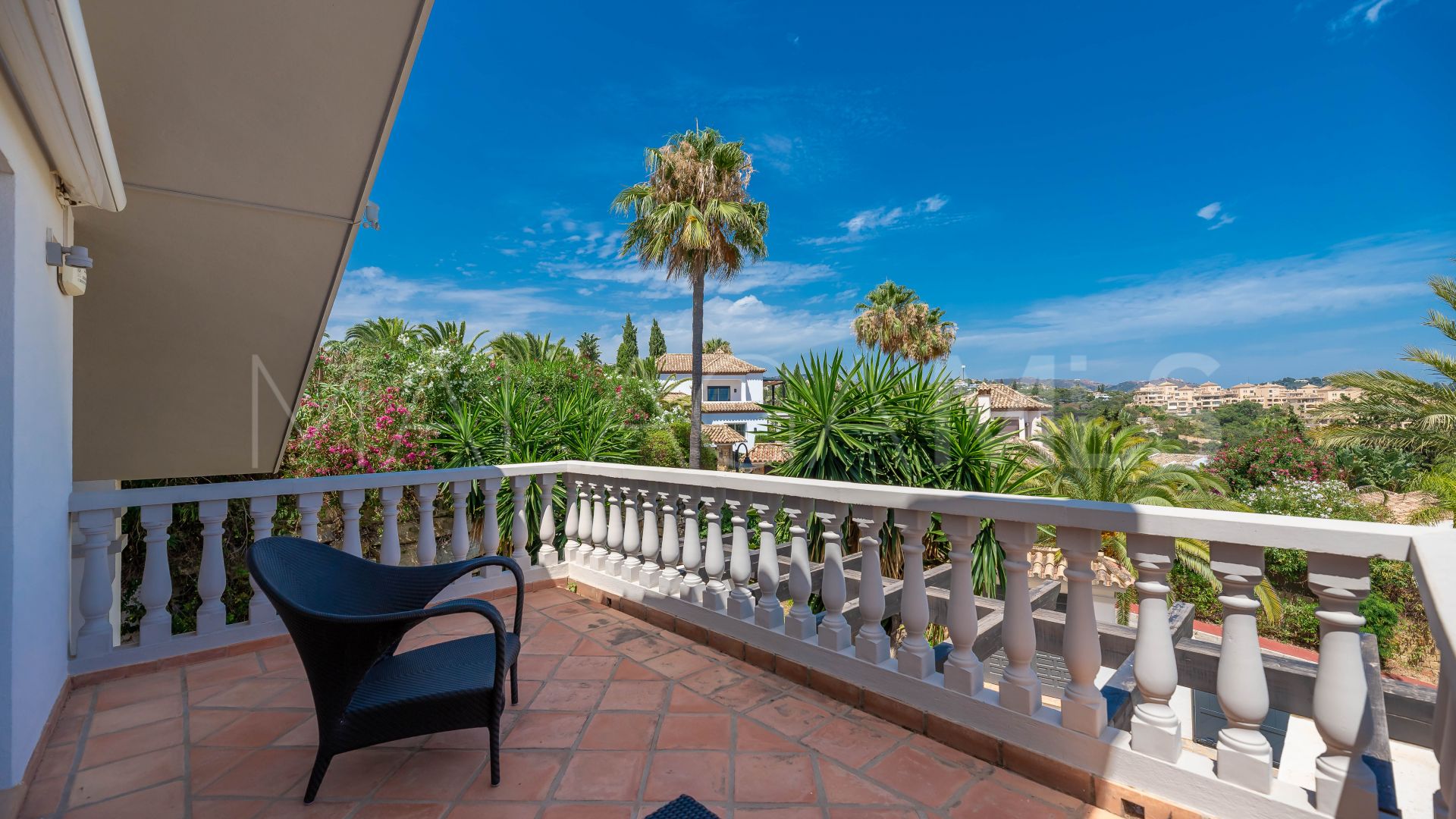 Villa for sale in Elviria