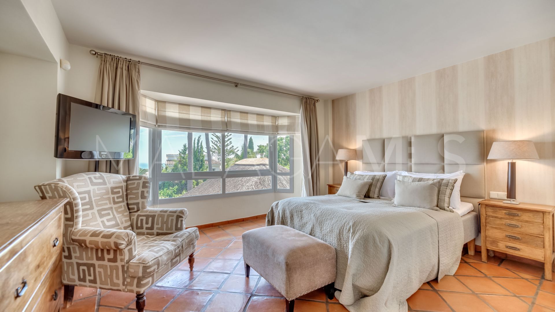 Villa for sale in Elviria