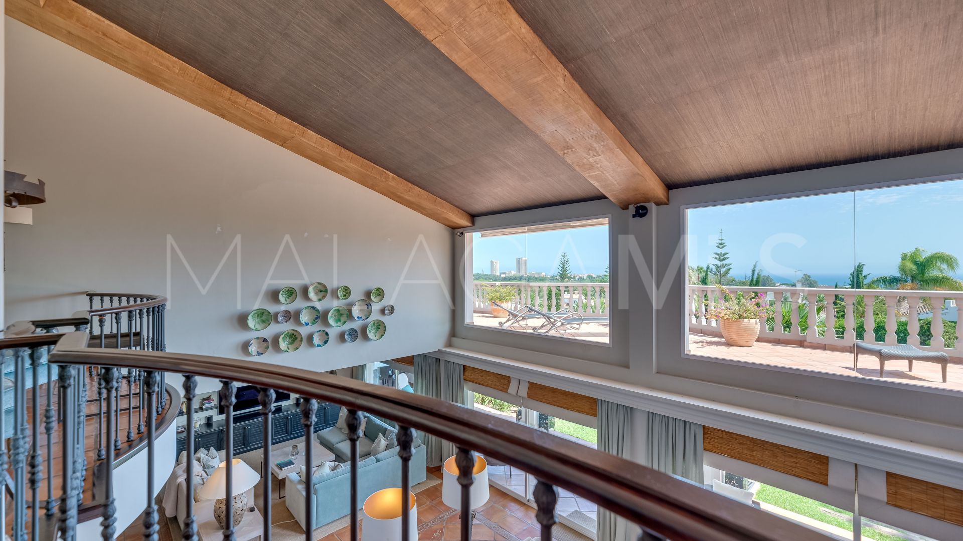 Villa for sale in Elviria
