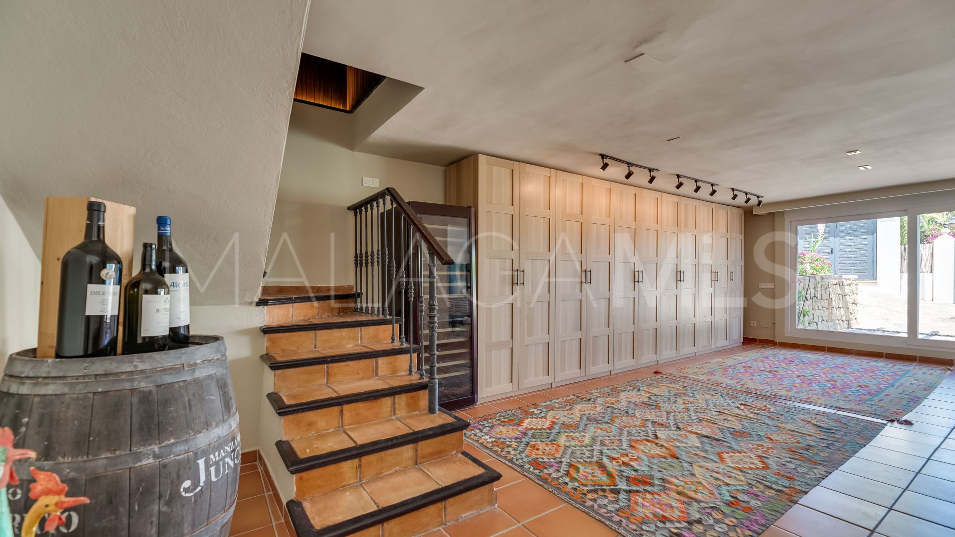 Villa for sale in Elviria