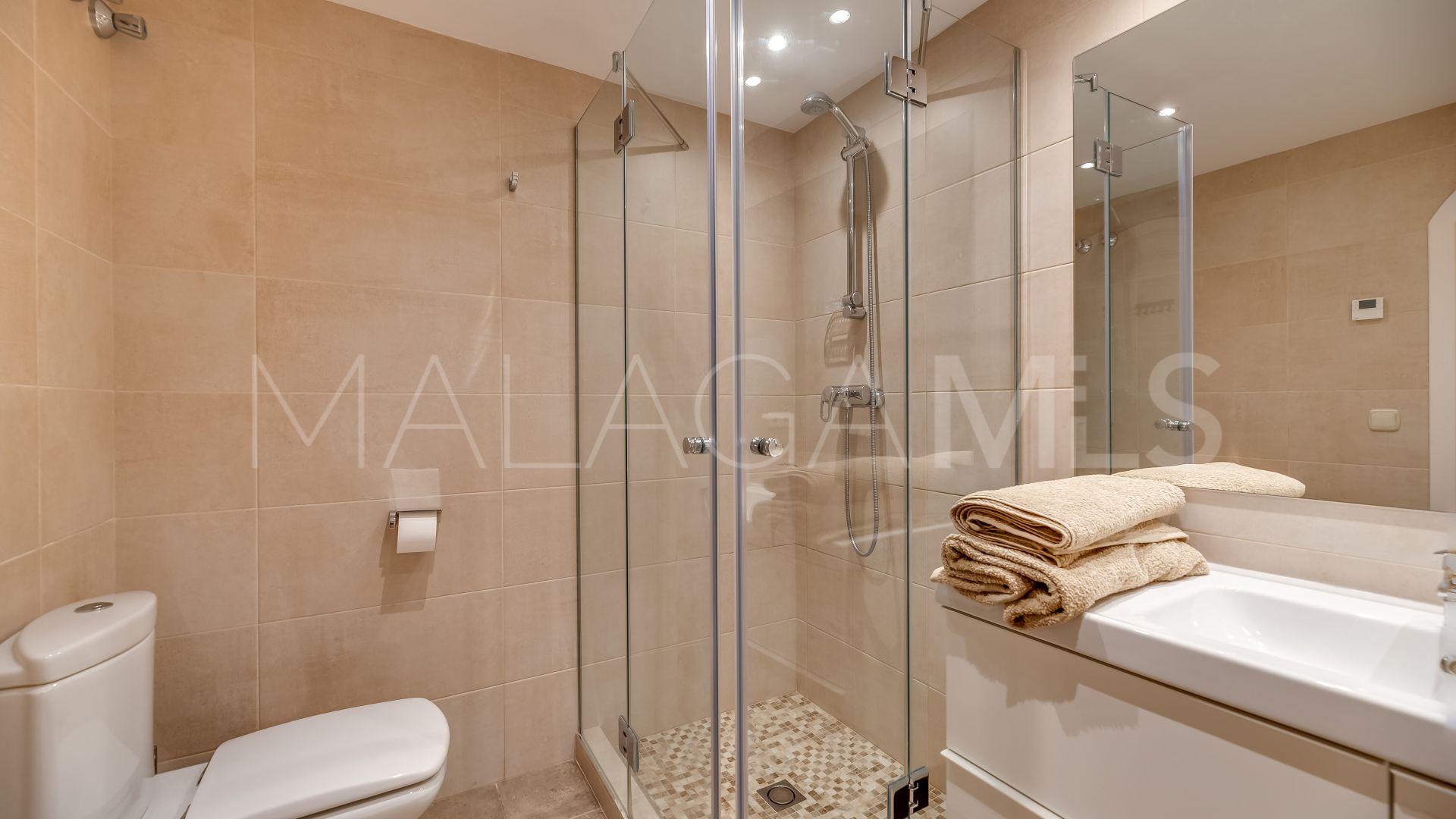 Villa for sale in Elviria