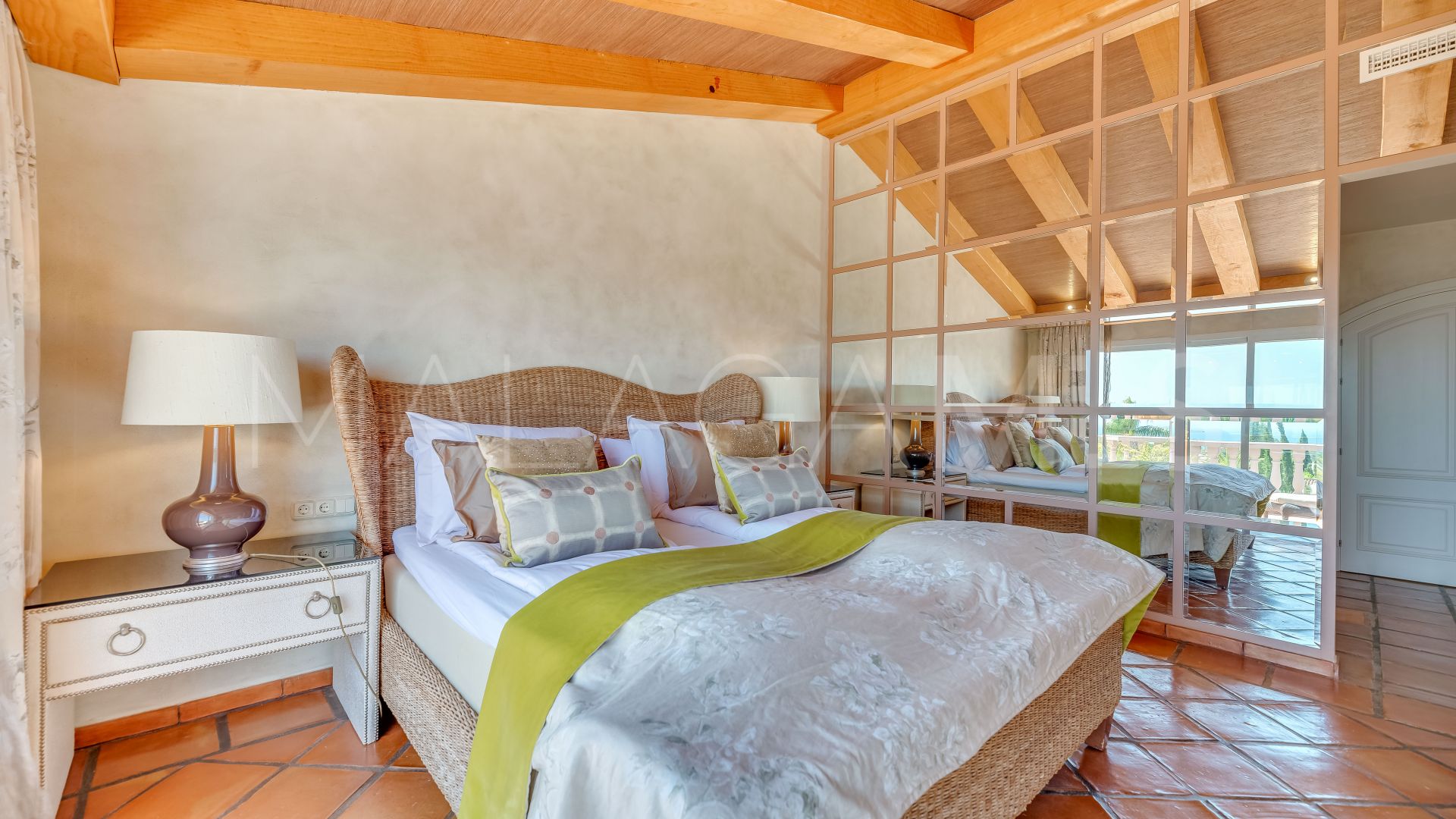 Villa for sale in Elviria