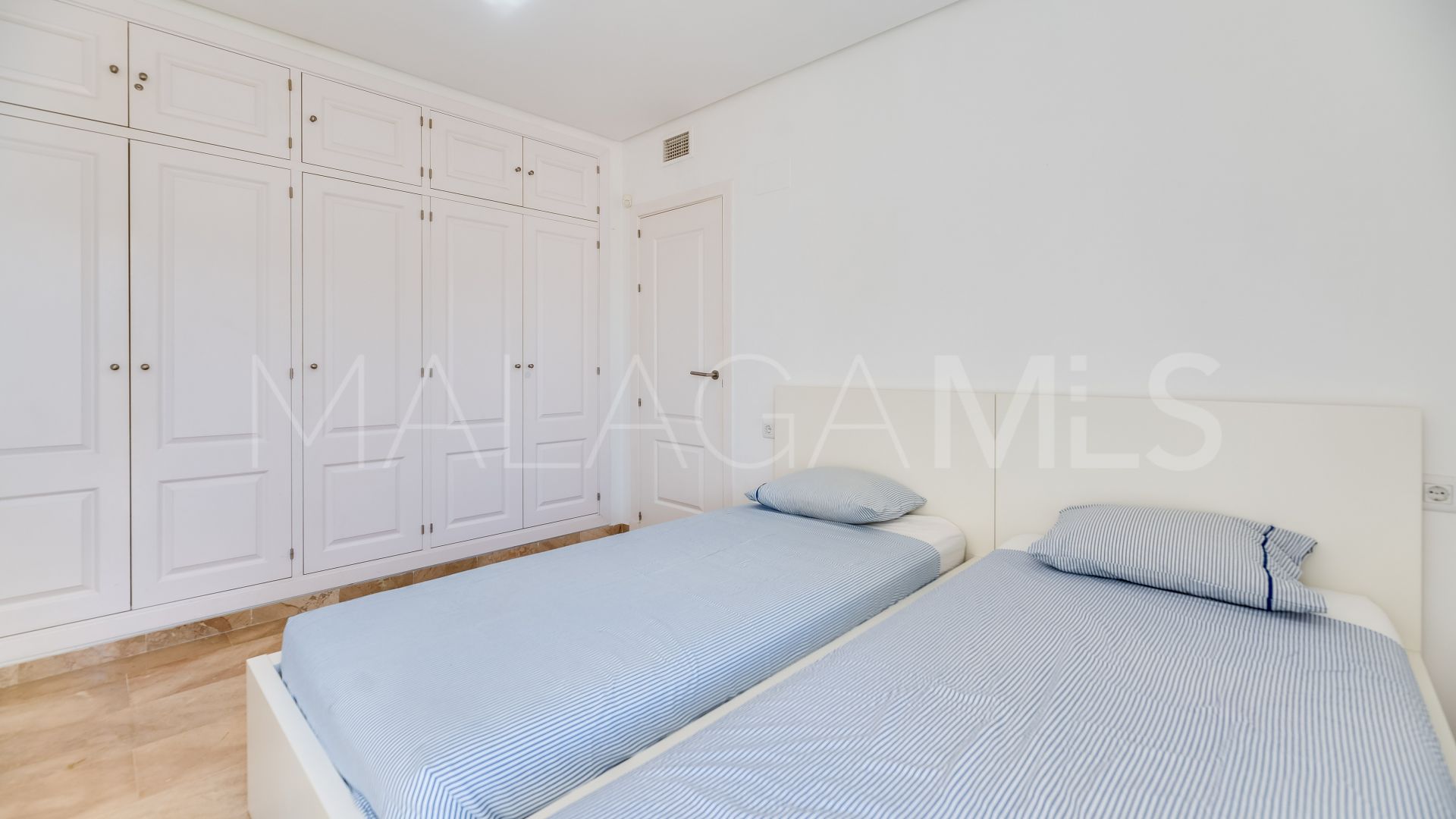 Se vende apartamento planta baja in Miraflores Golf with 3 bedrooms