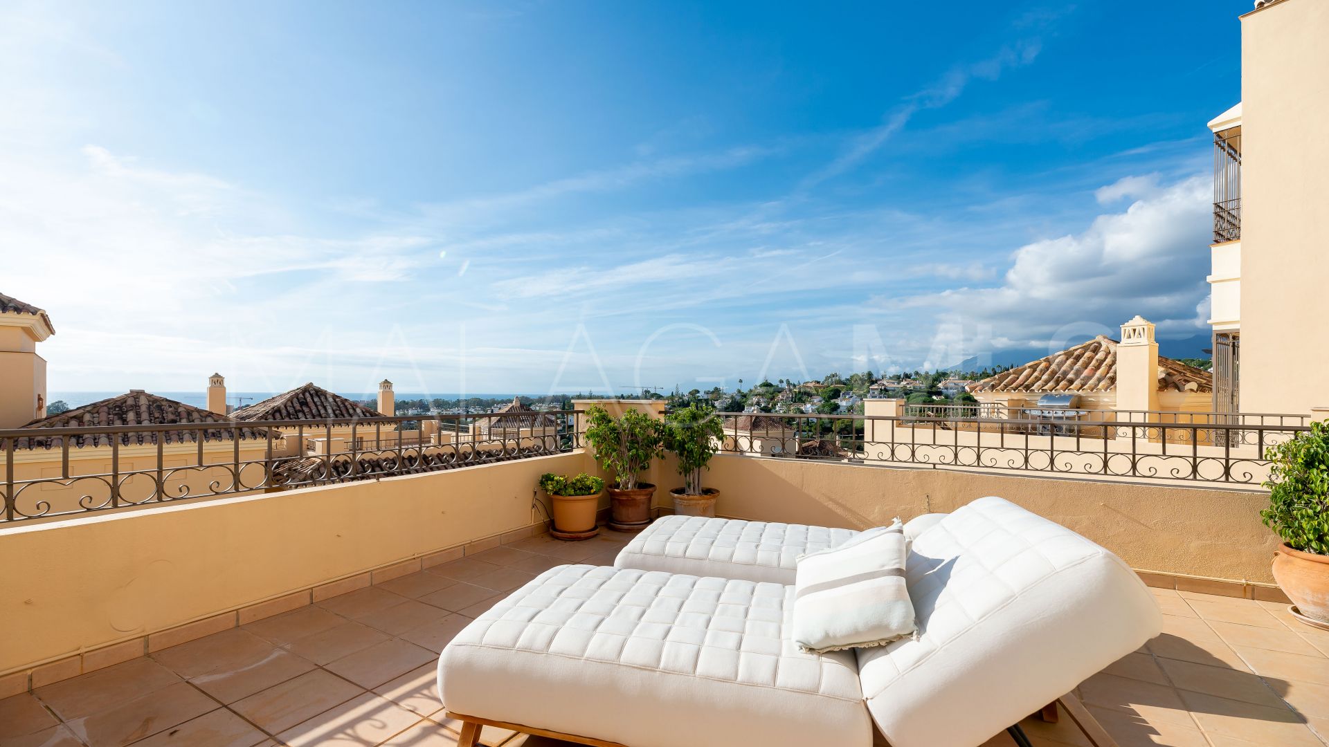 Duplex penthouse for sale in Hacienda Elviria