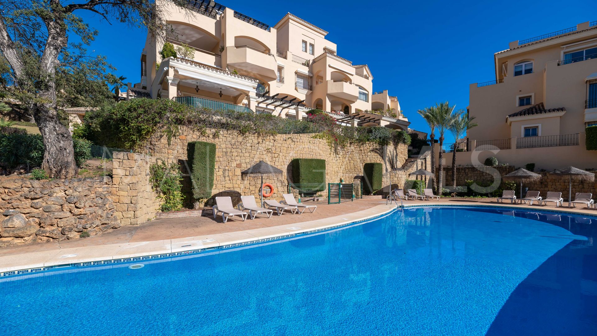 Duplex penthouse for sale in Hacienda Elviria