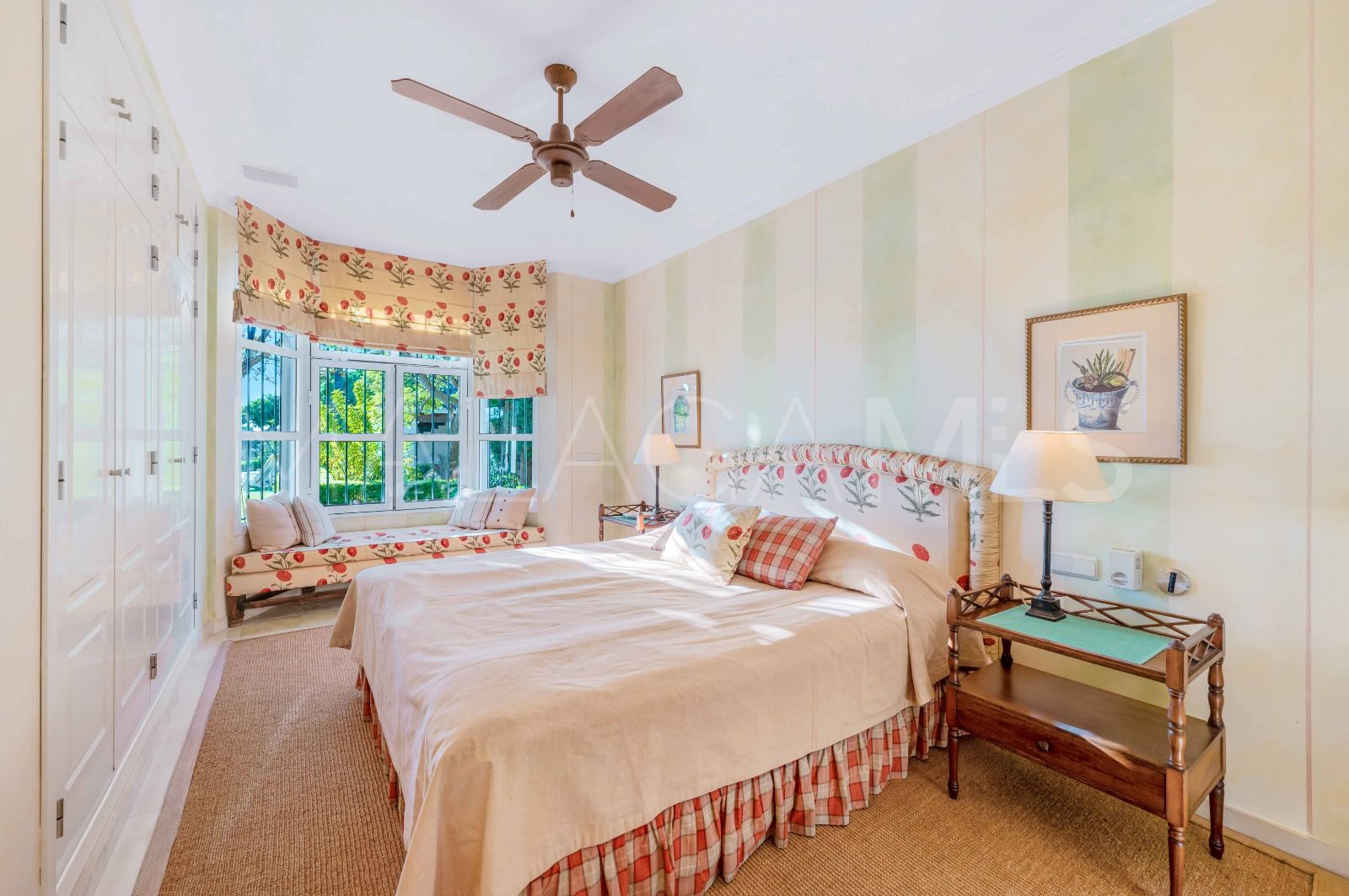 Villa for sale in Elviria