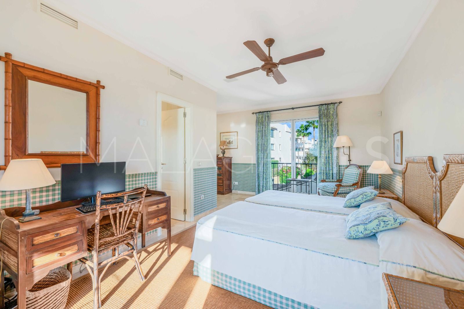 Villa for sale in Elviria