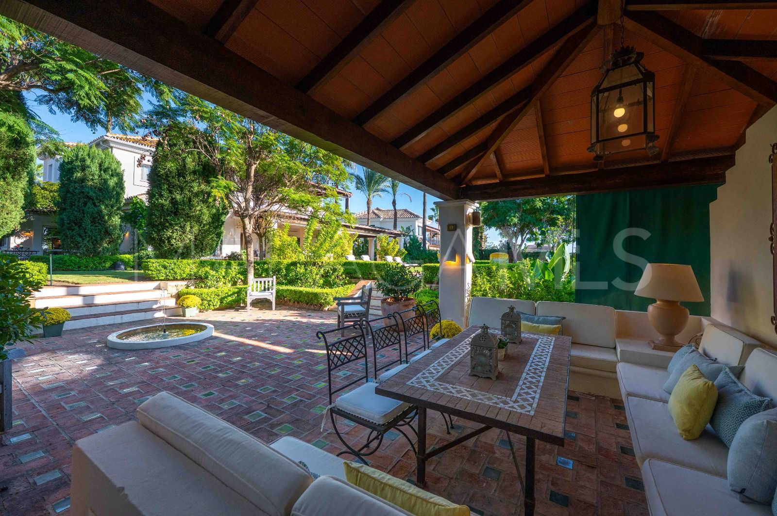 Villa for sale in Elviria