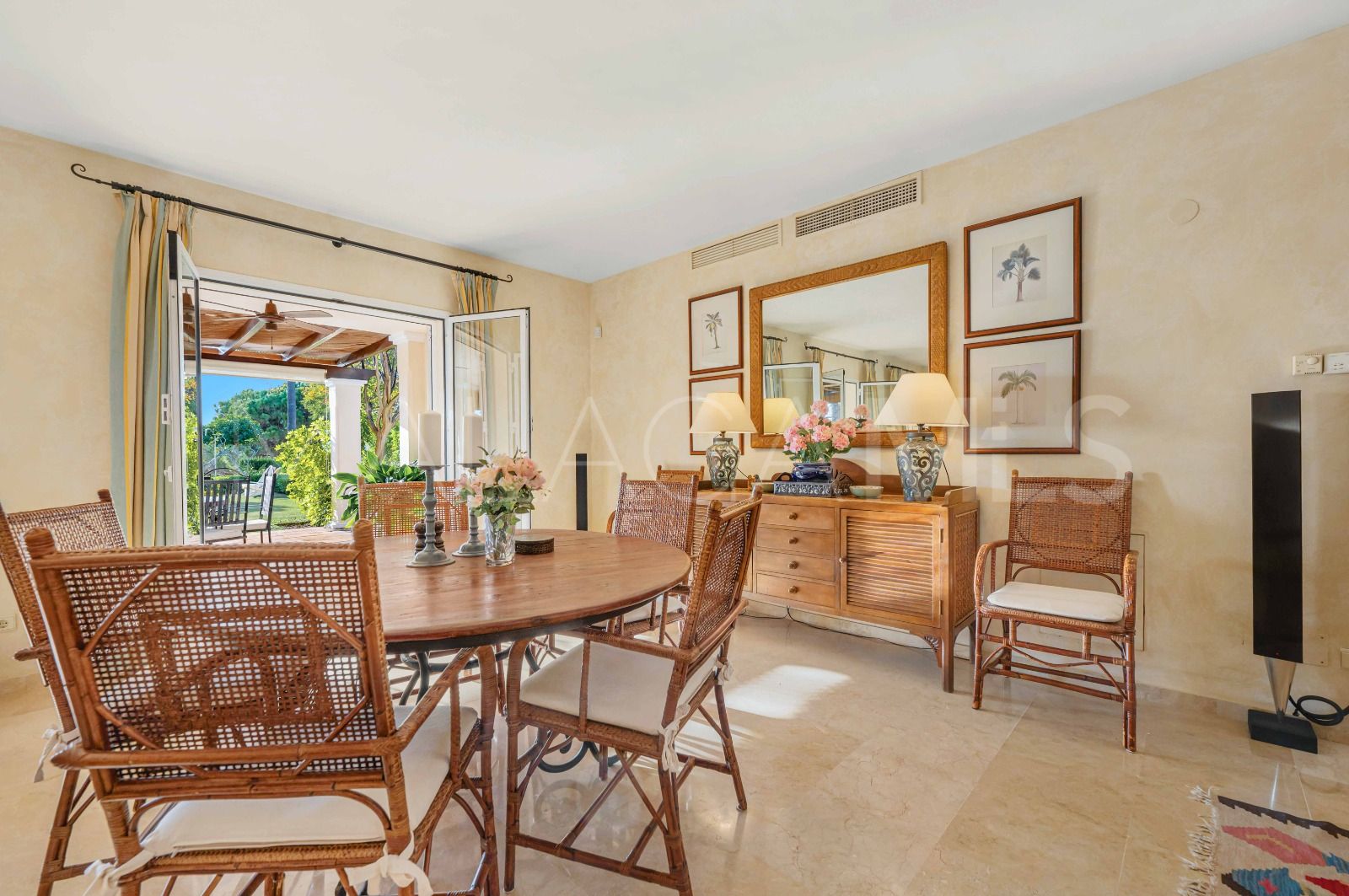 Villa for sale in Elviria