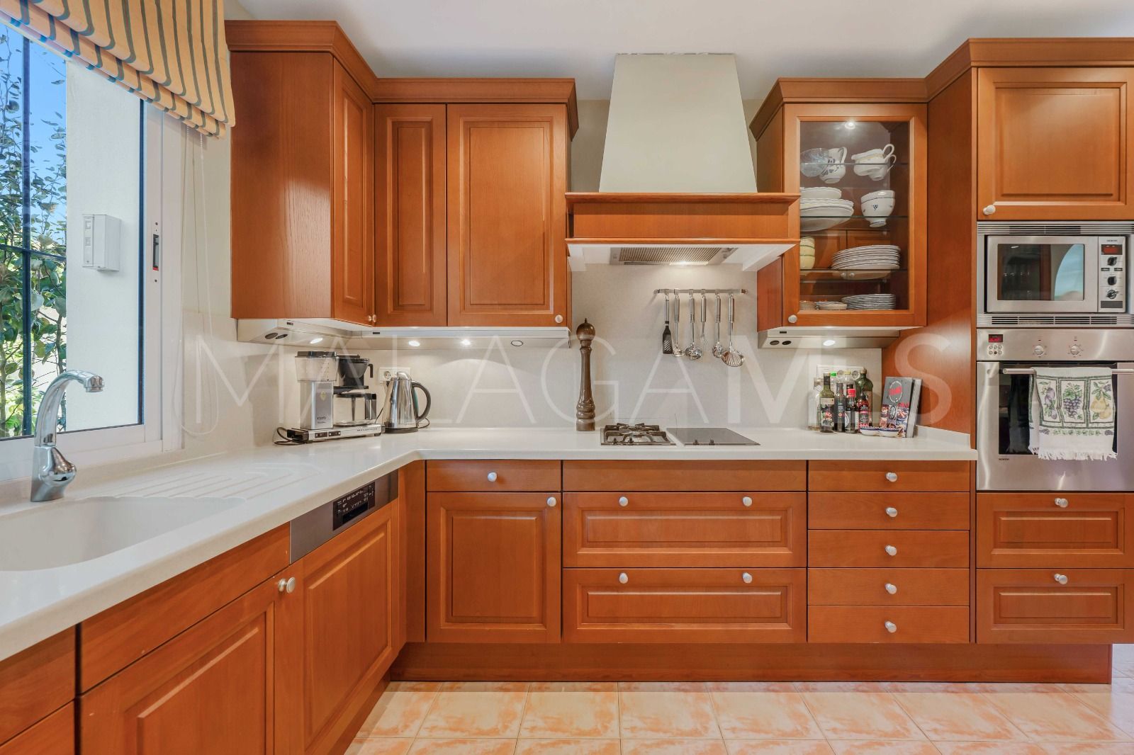 Villa for sale in Elviria