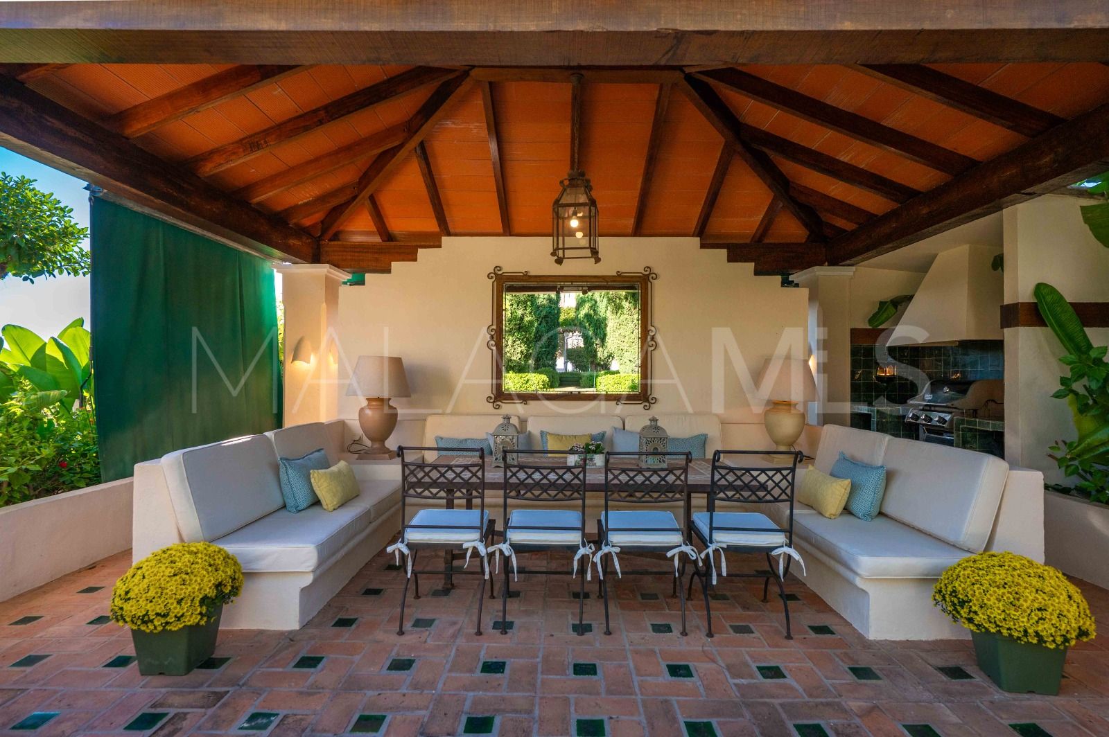 Villa for sale in Elviria