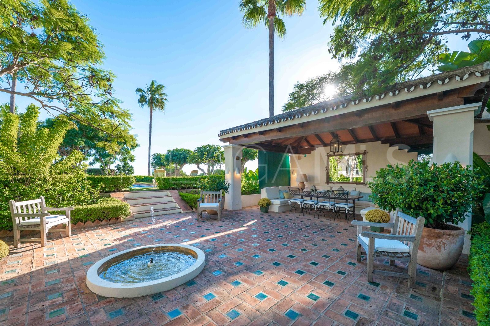 Villa for sale in Elviria