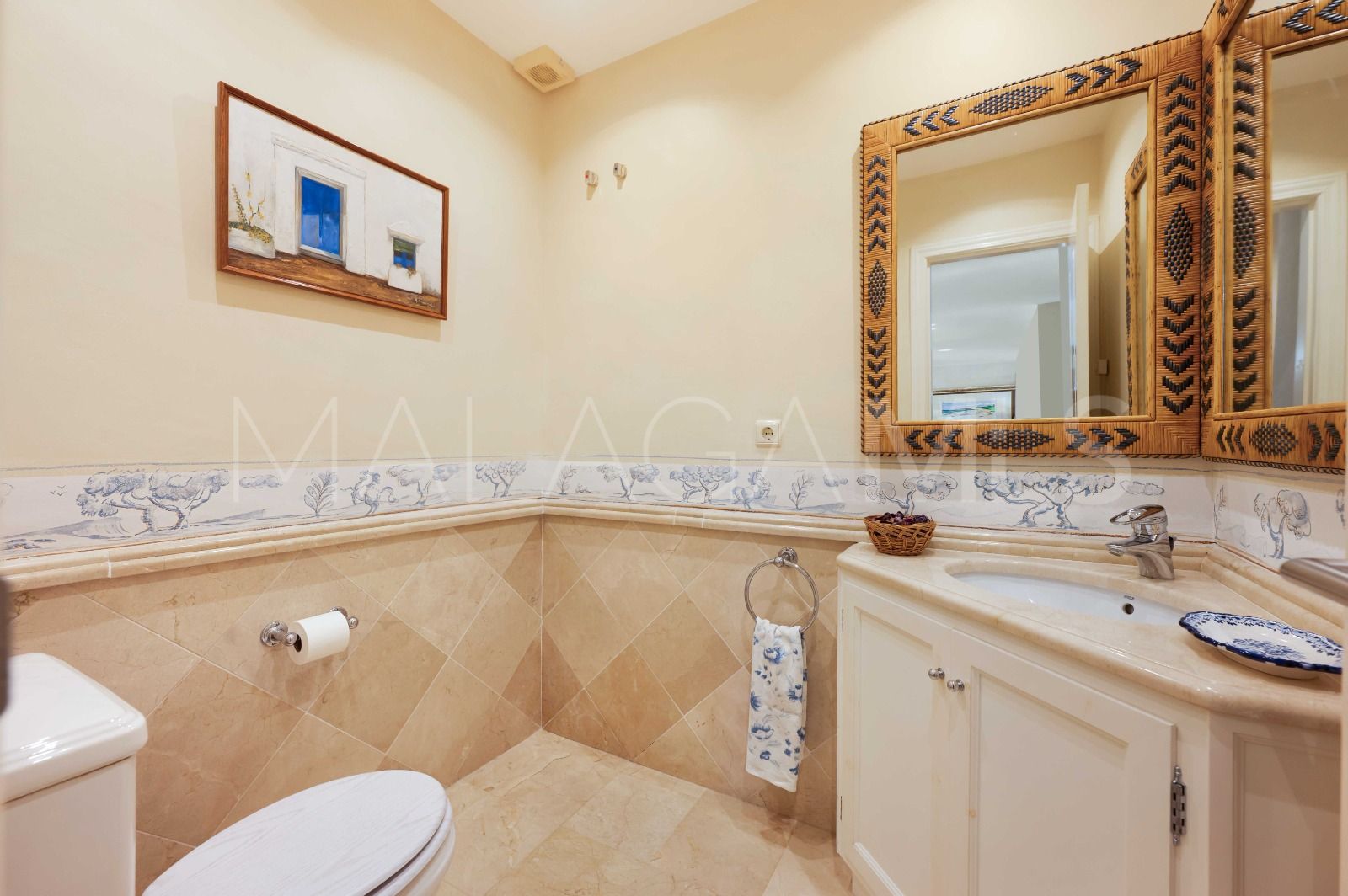 Villa for sale in Elviria