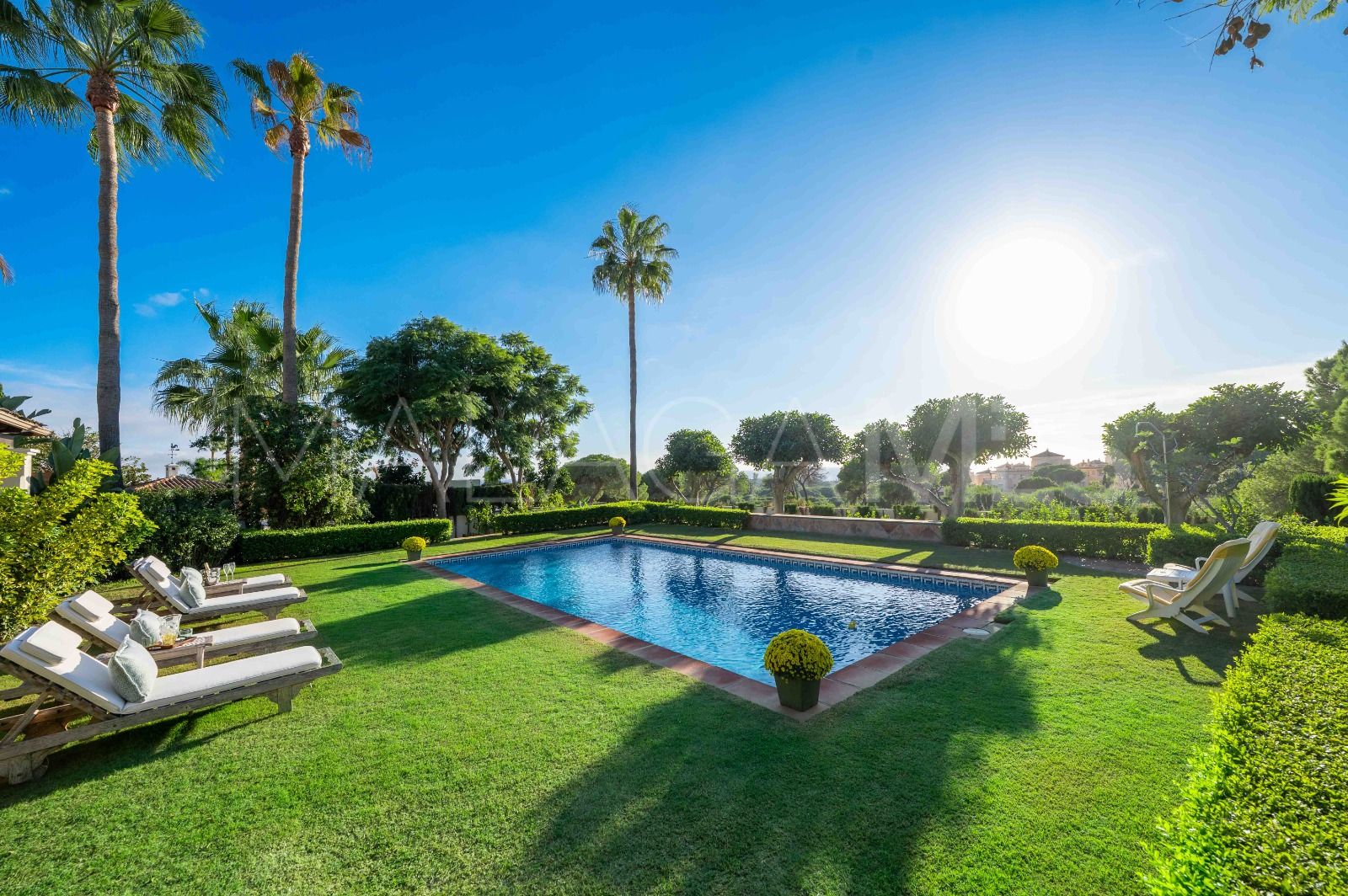 Villa for sale in Elviria