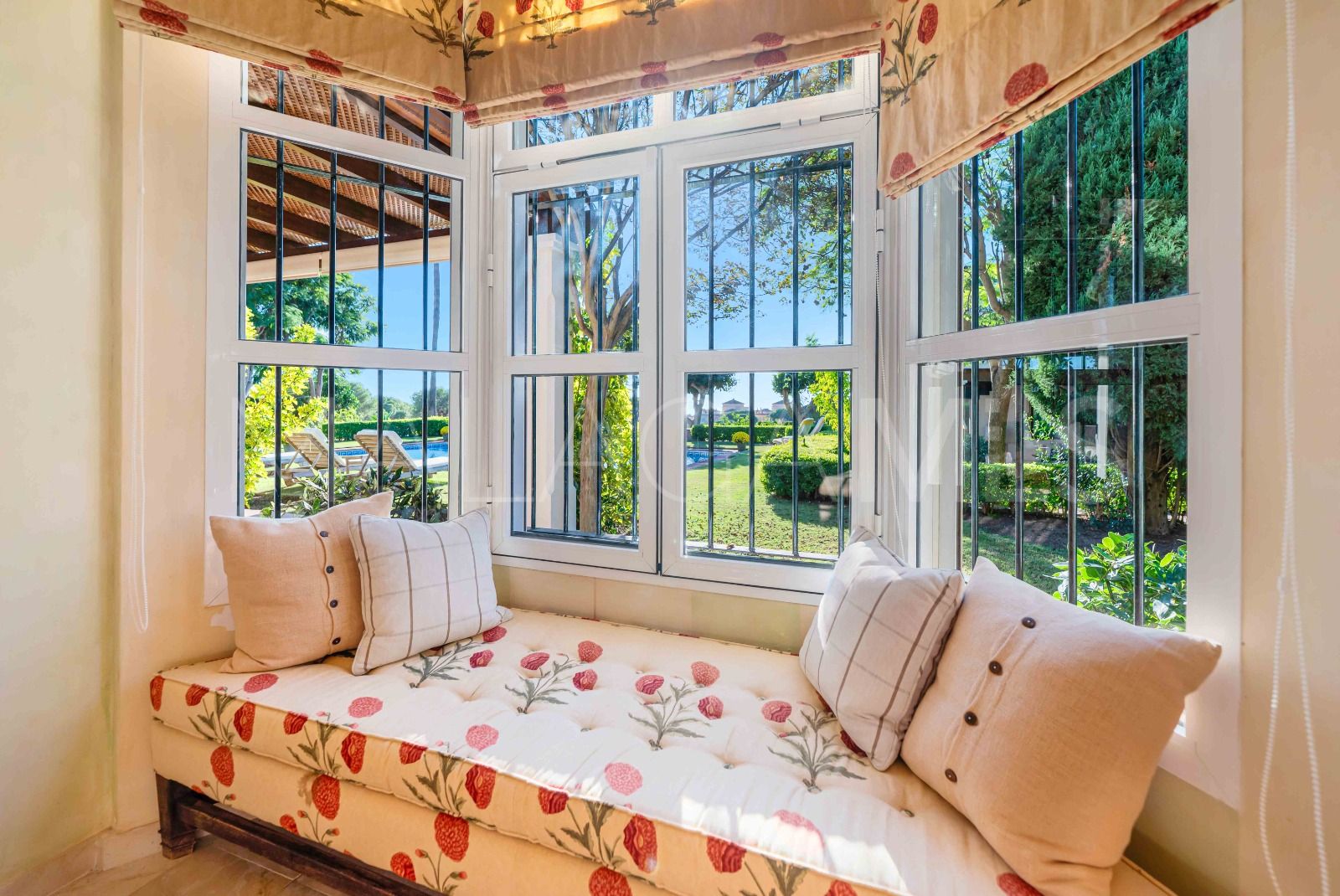 Villa for sale in Elviria