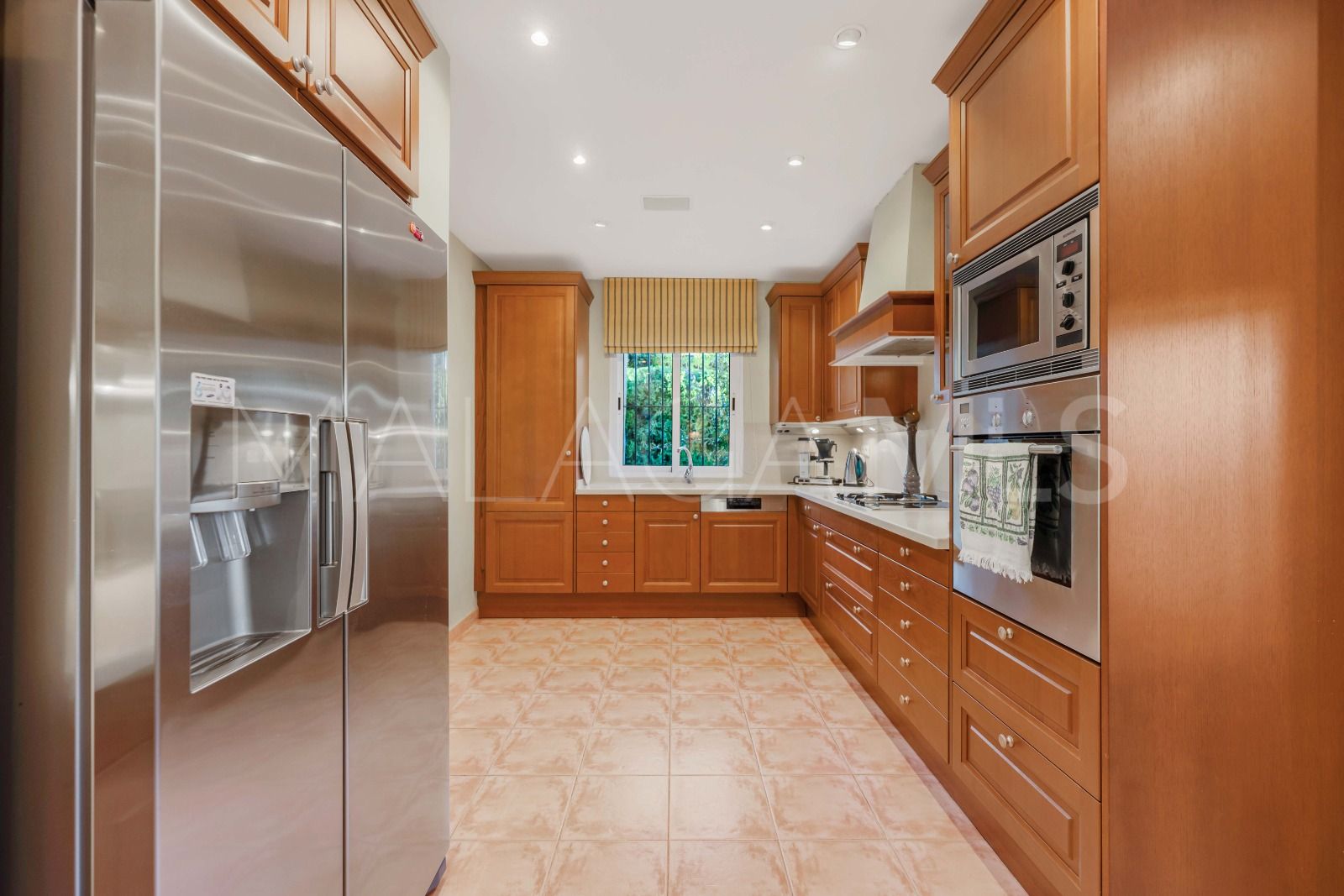 Villa for sale in Elviria