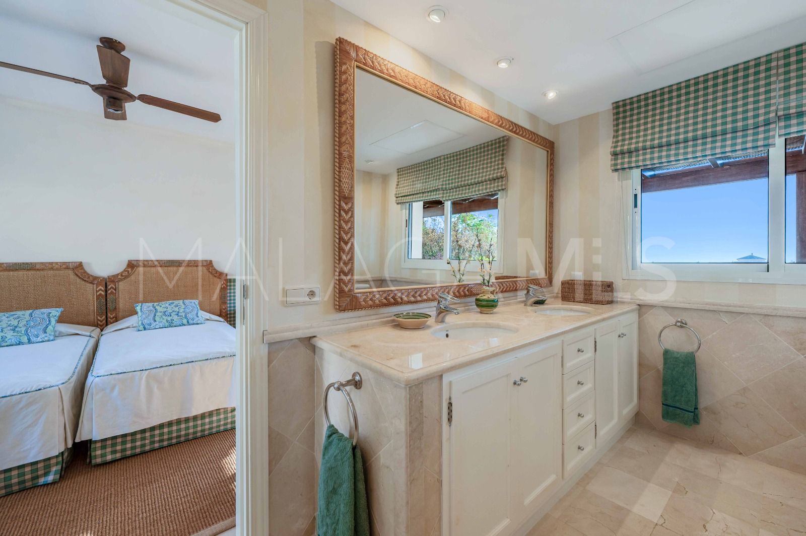 Villa for sale in Elviria