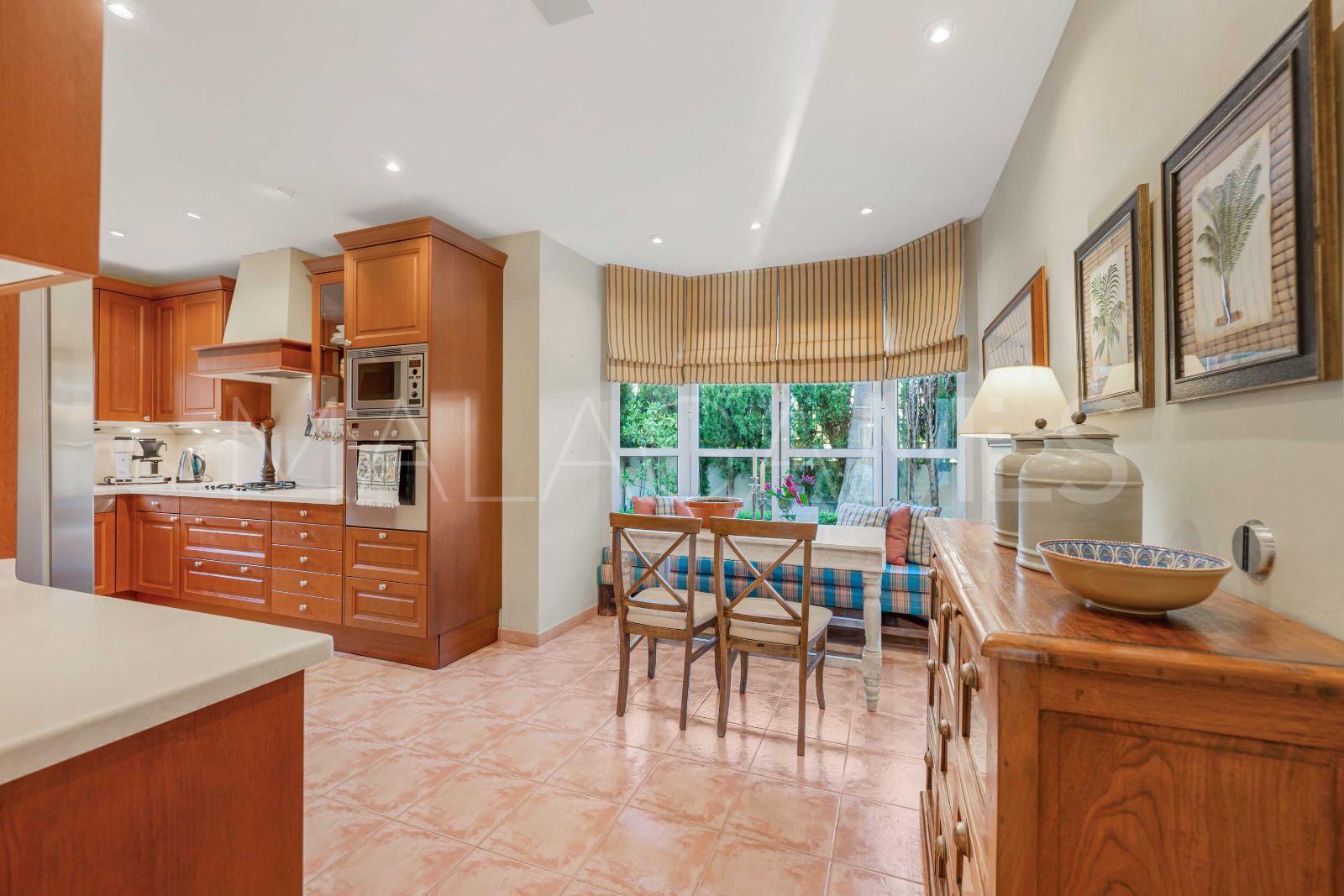 Villa for sale in Elviria