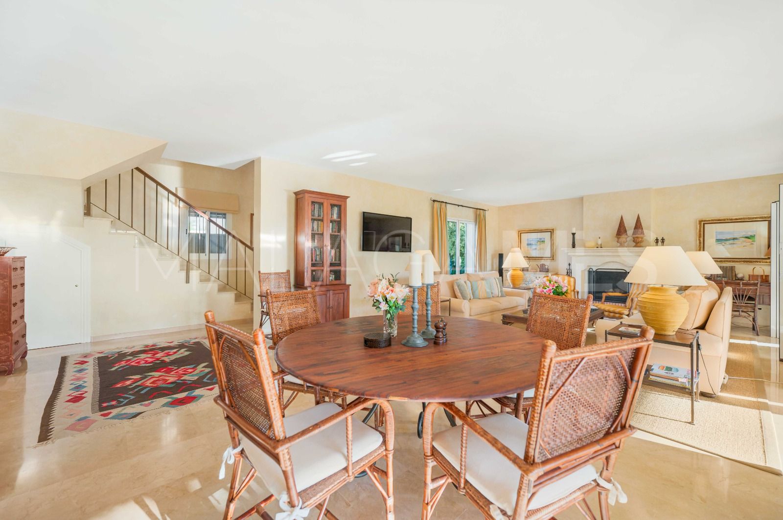 Villa for sale in Elviria