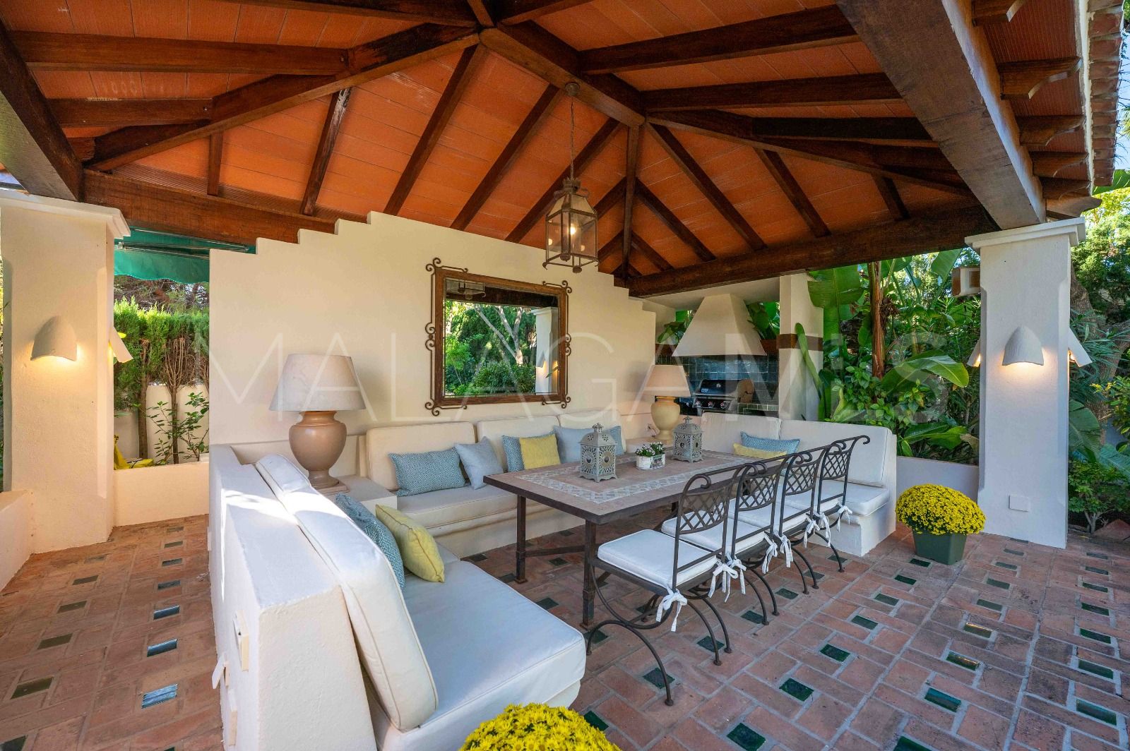 Villa for sale in Elviria