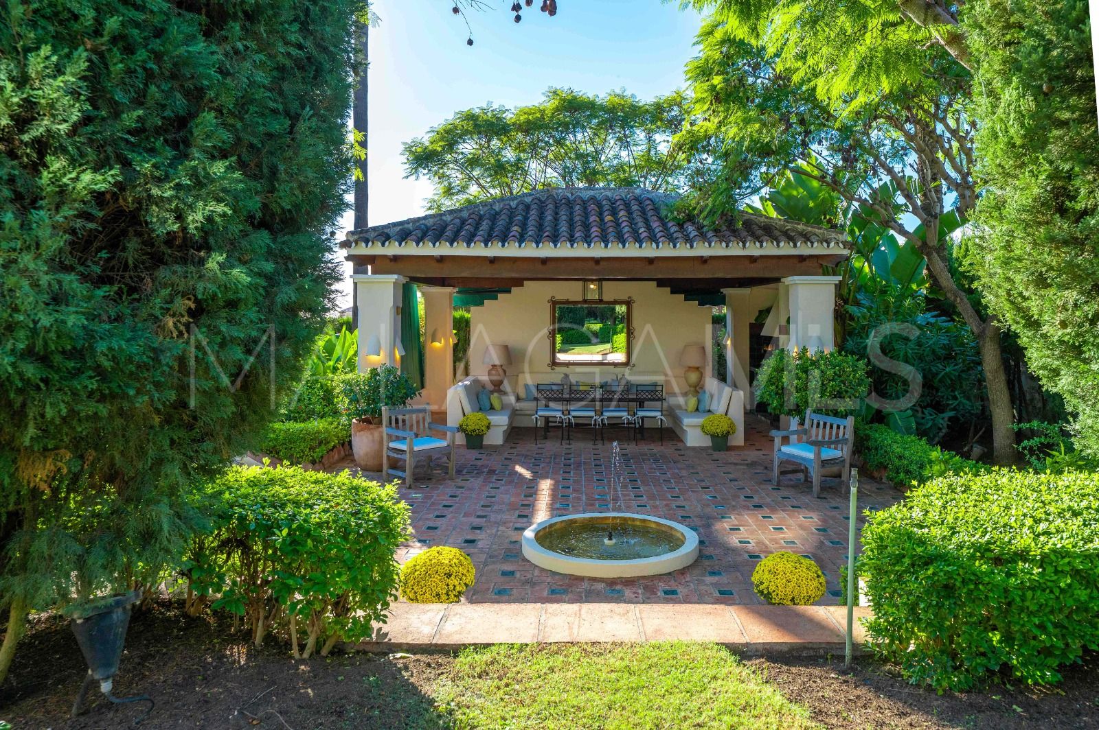 Villa for sale in Elviria