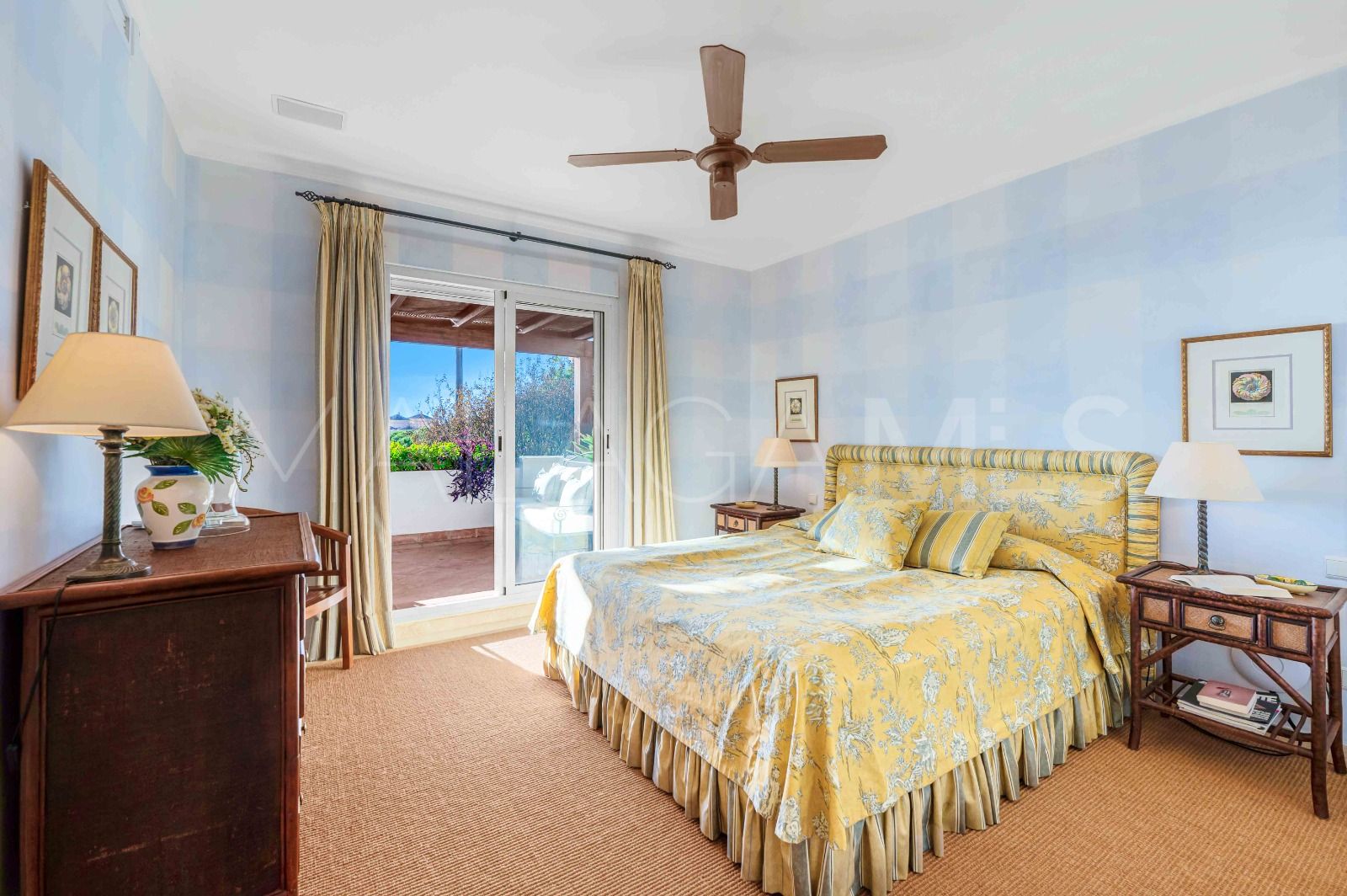 Villa for sale in Elviria