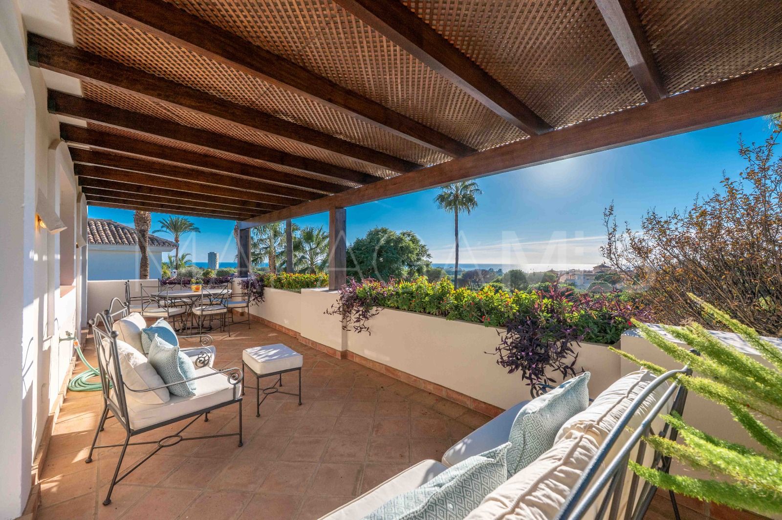 Villa for sale in Elviria