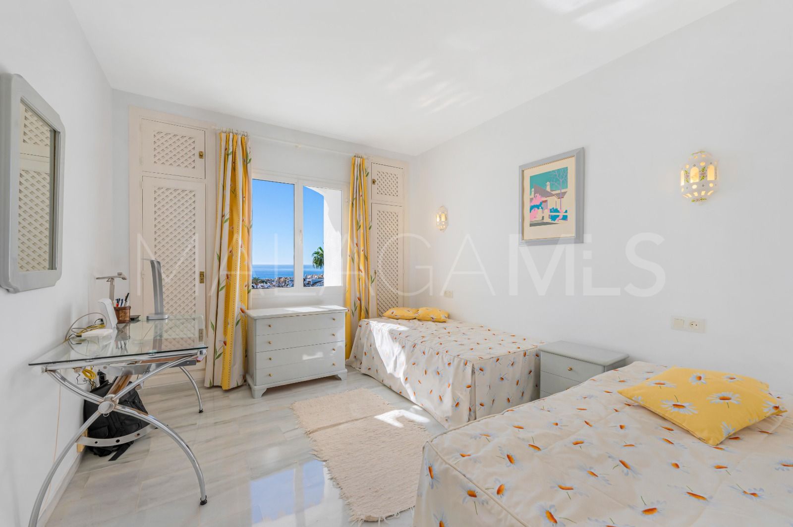 Duplex penthouse for sale in Sitio de Calahonda