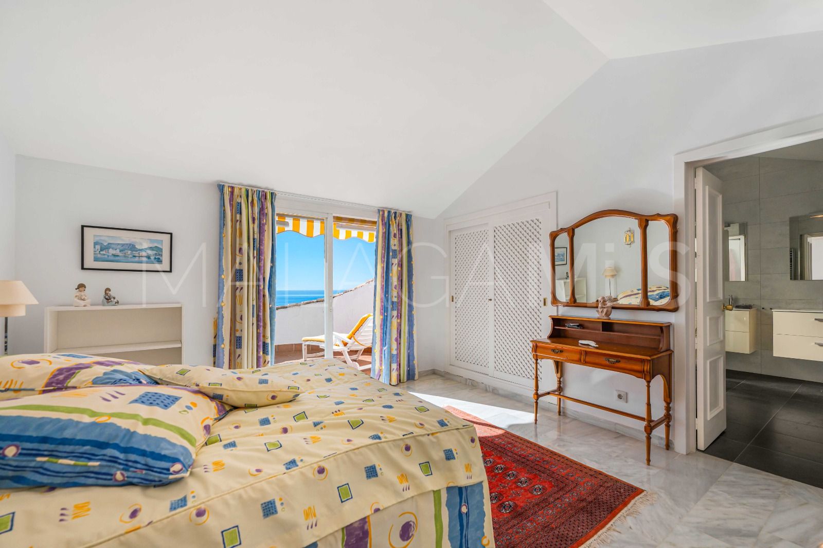 Duplex penthouse for sale in Sitio de Calahonda