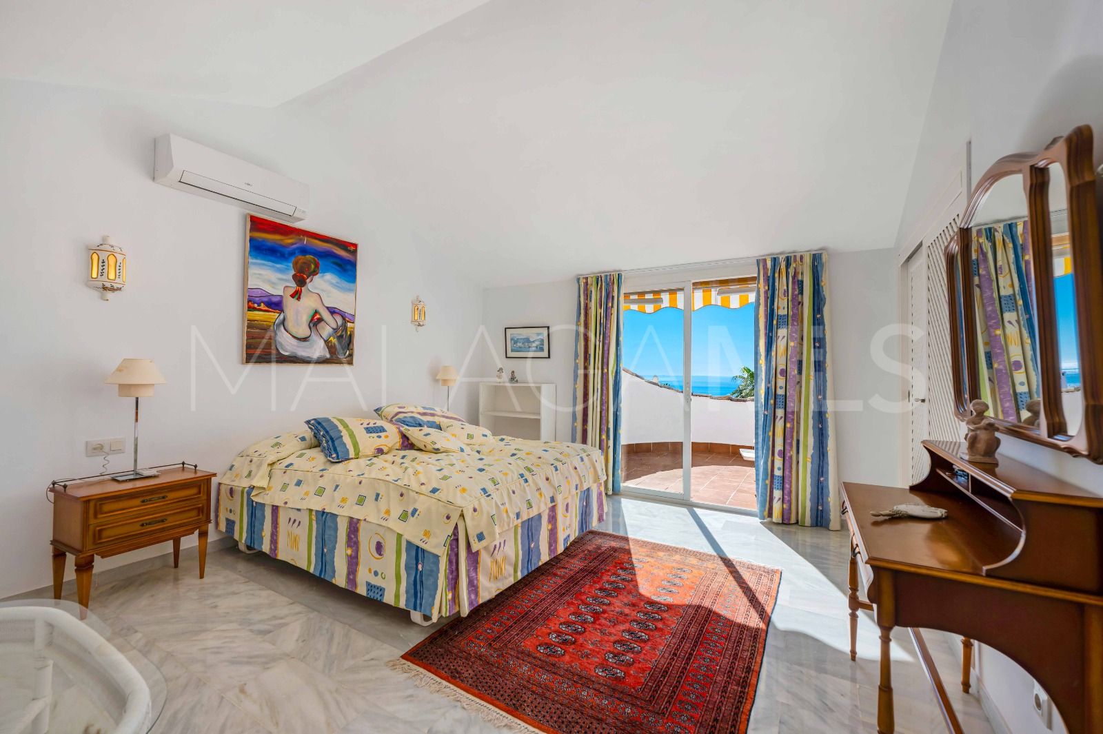 Duplex penthouse for sale in Sitio de Calahonda