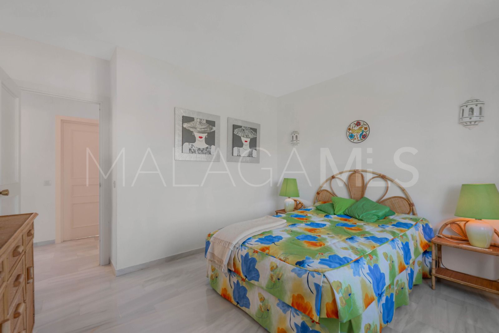 Duplex penthouse for sale in Sitio de Calahonda