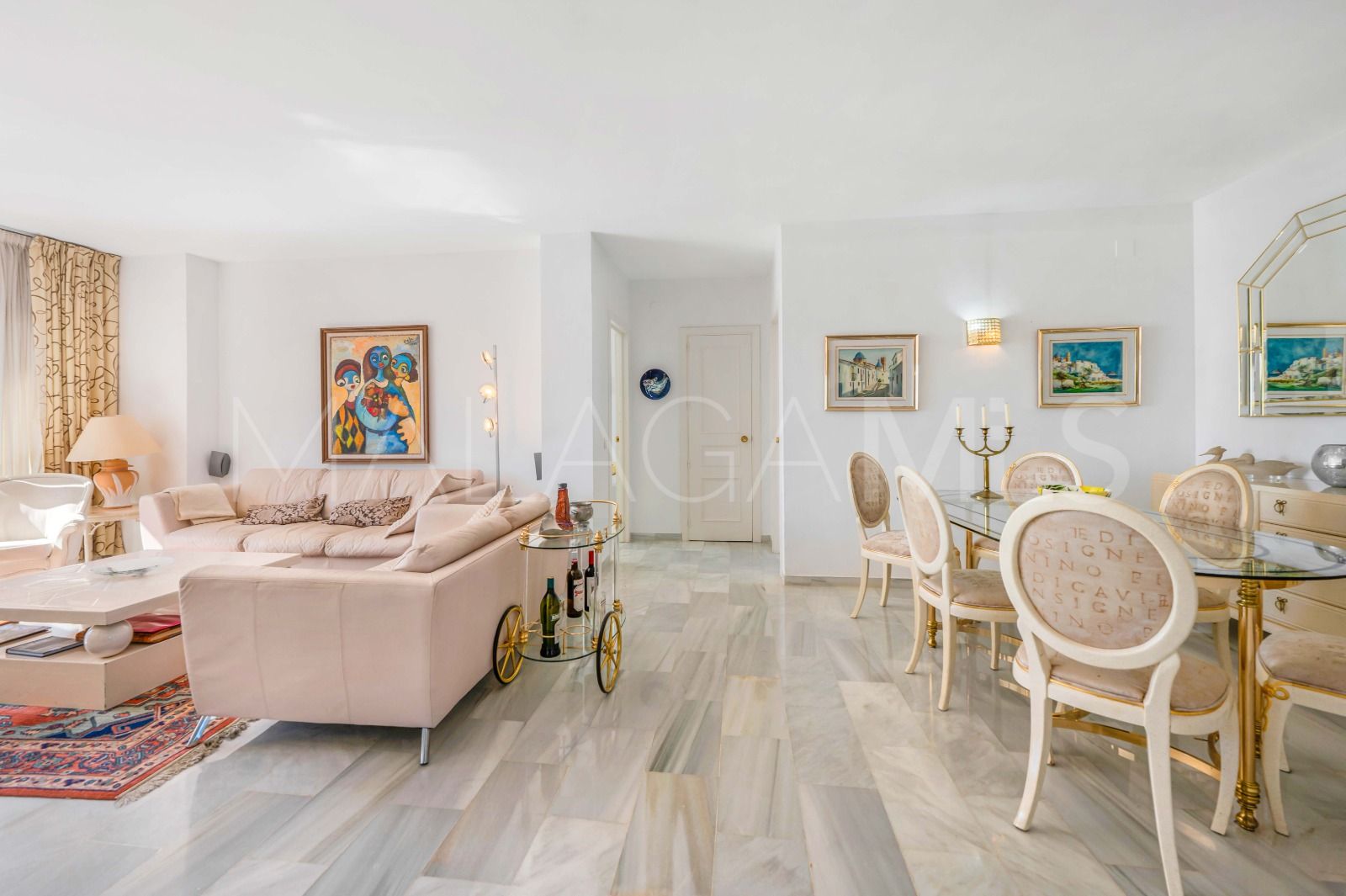 Duplex penthouse for sale in Sitio de Calahonda