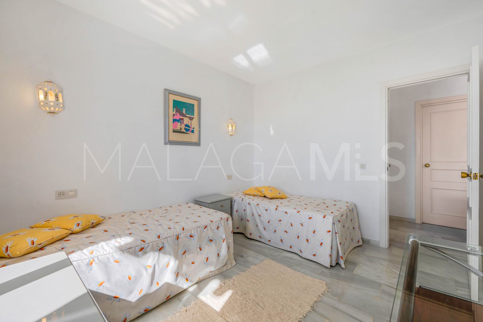 Duplex penthouse for sale in Sitio de Calahonda