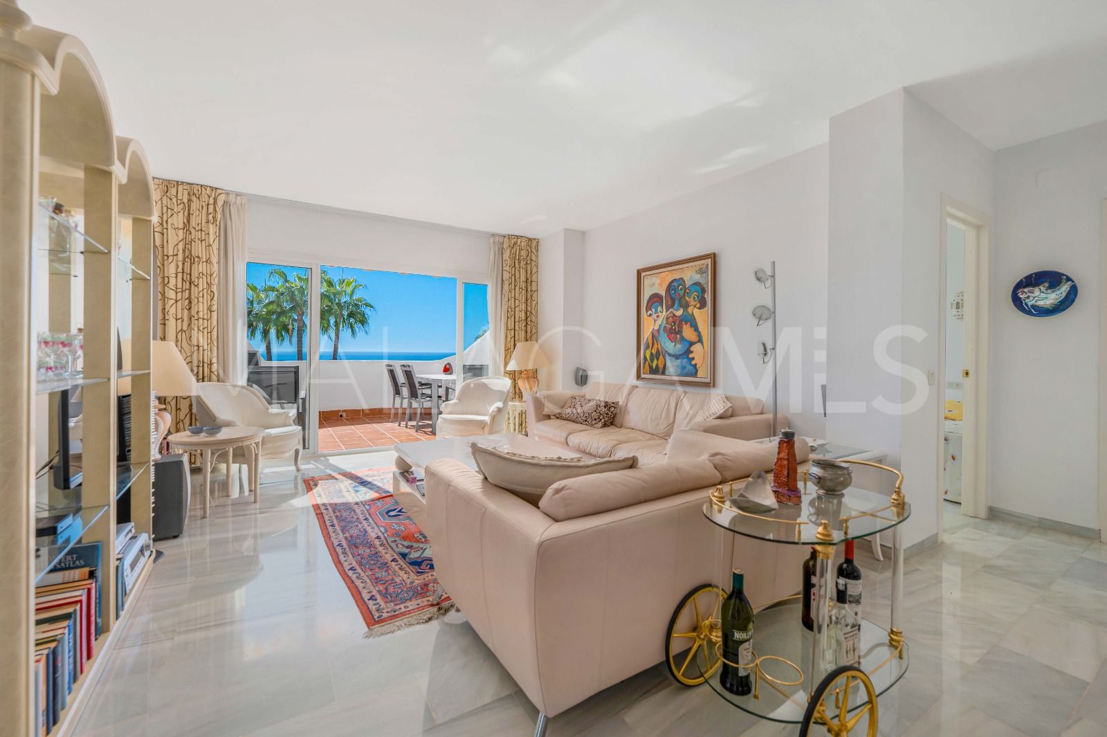 Duplex penthouse for sale in Sitio de Calahonda