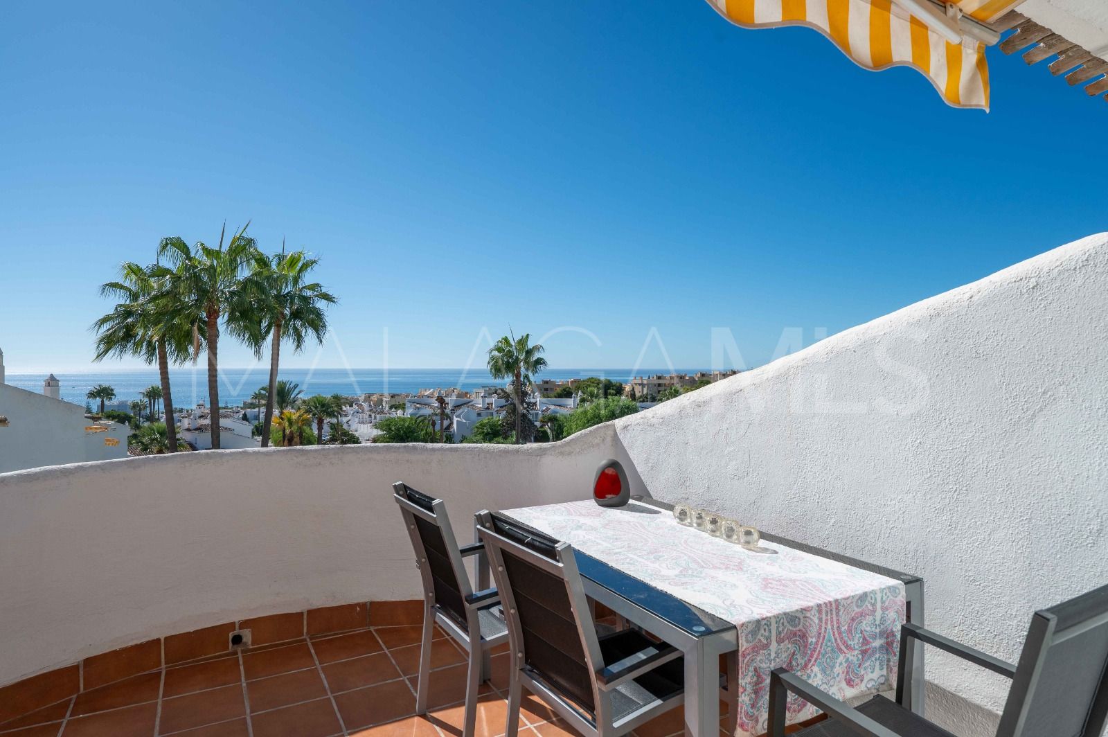 Duplex penthouse for sale in Sitio de Calahonda