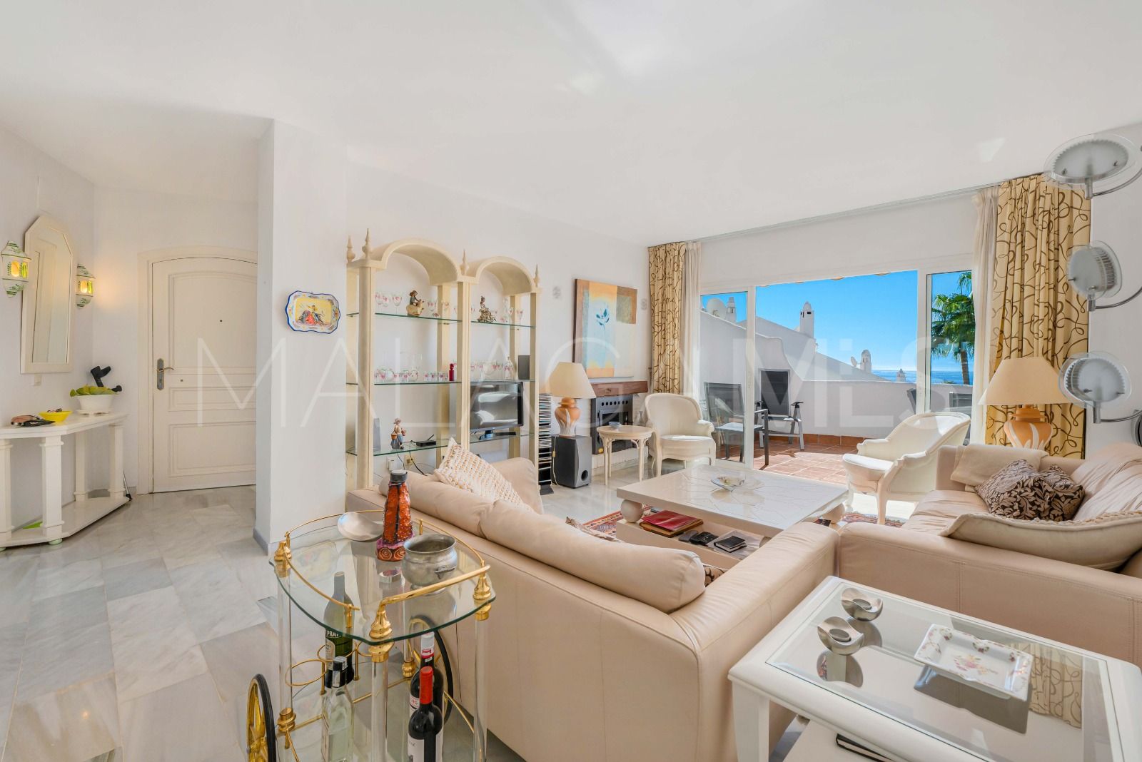 Duplex penthouse for sale in Sitio de Calahonda